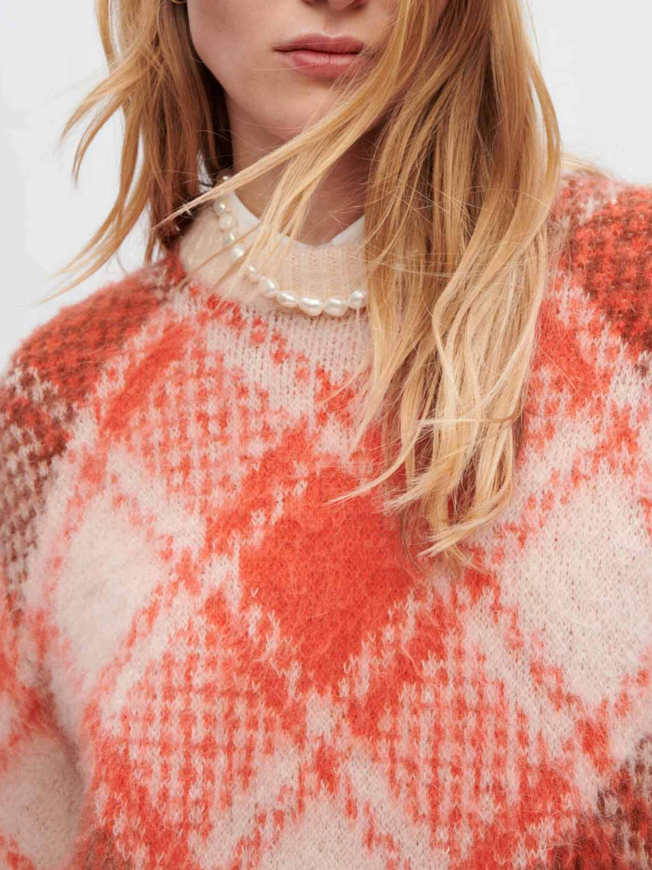 Fluffy diamond jacquard pullover