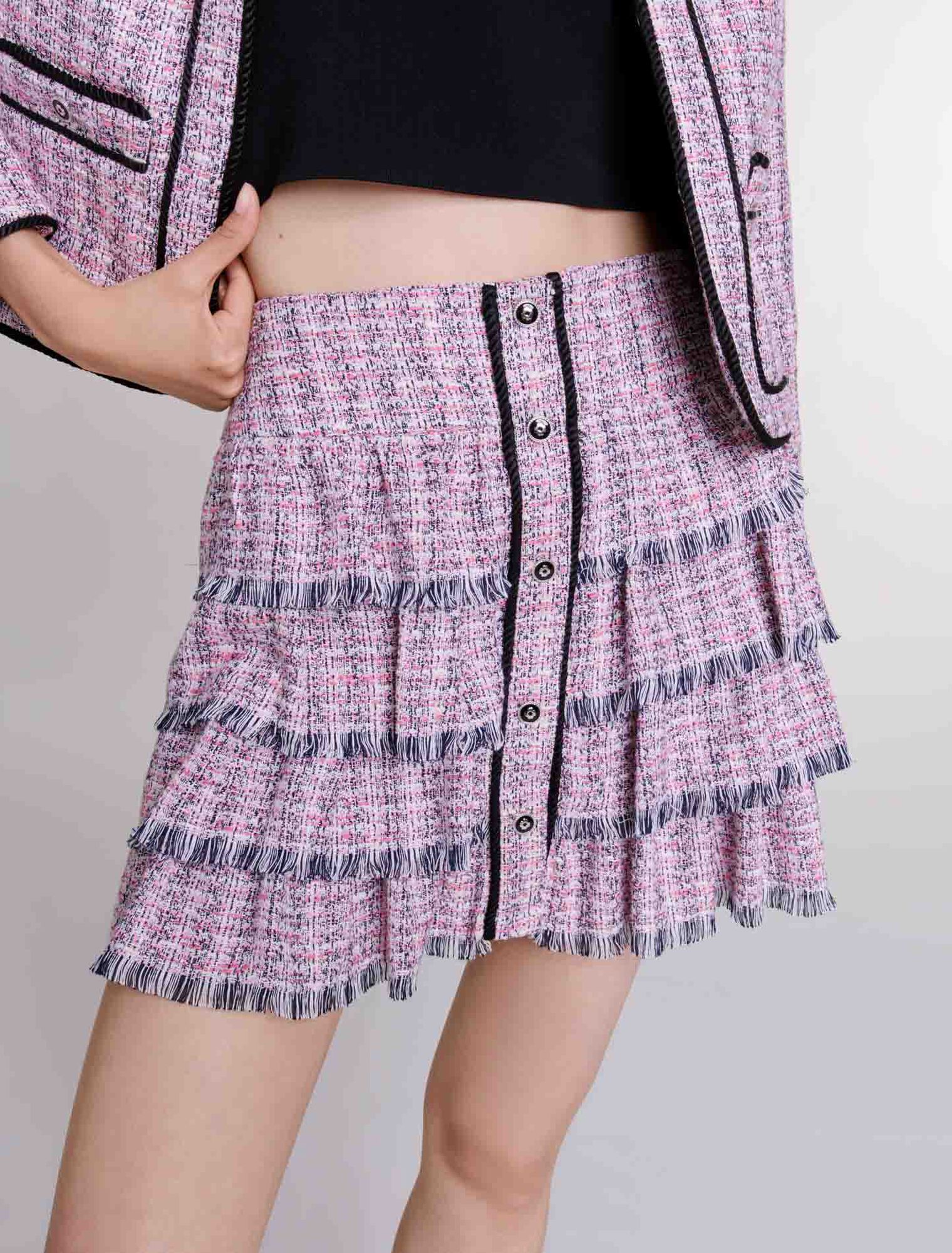 Short tweed skirt