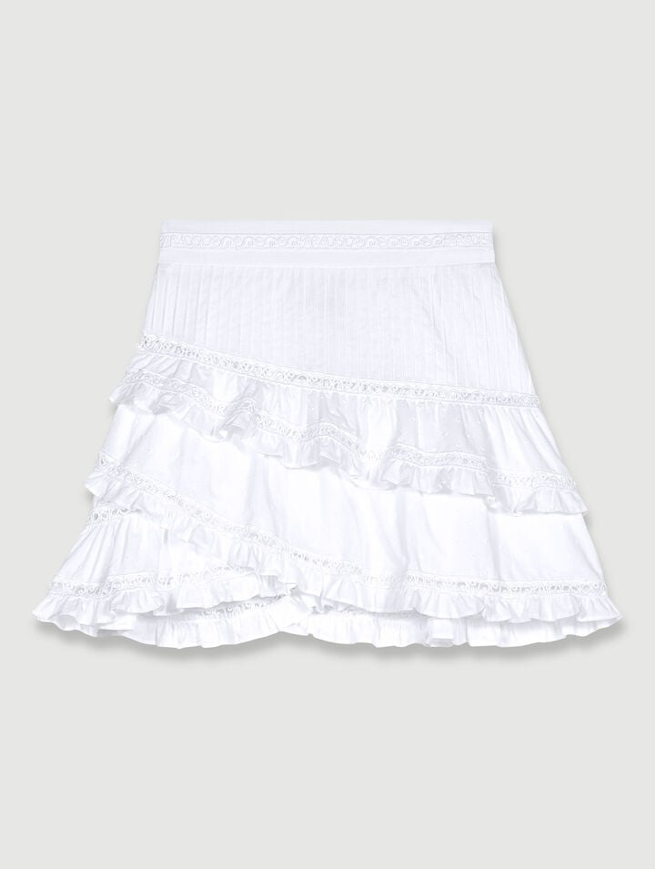 Short embroidered skirt