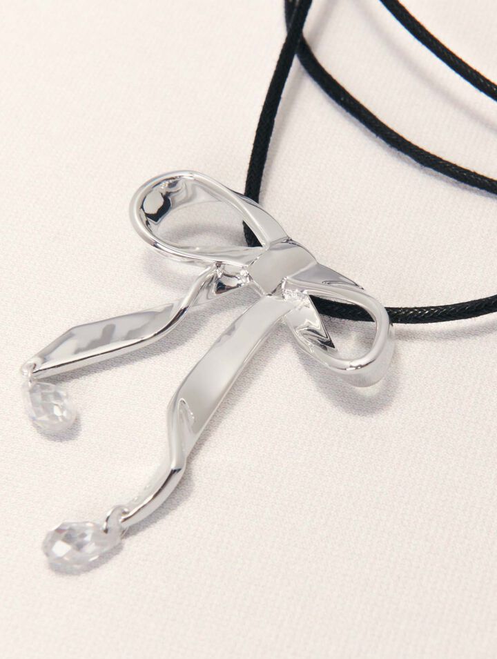 Silver bow necklace