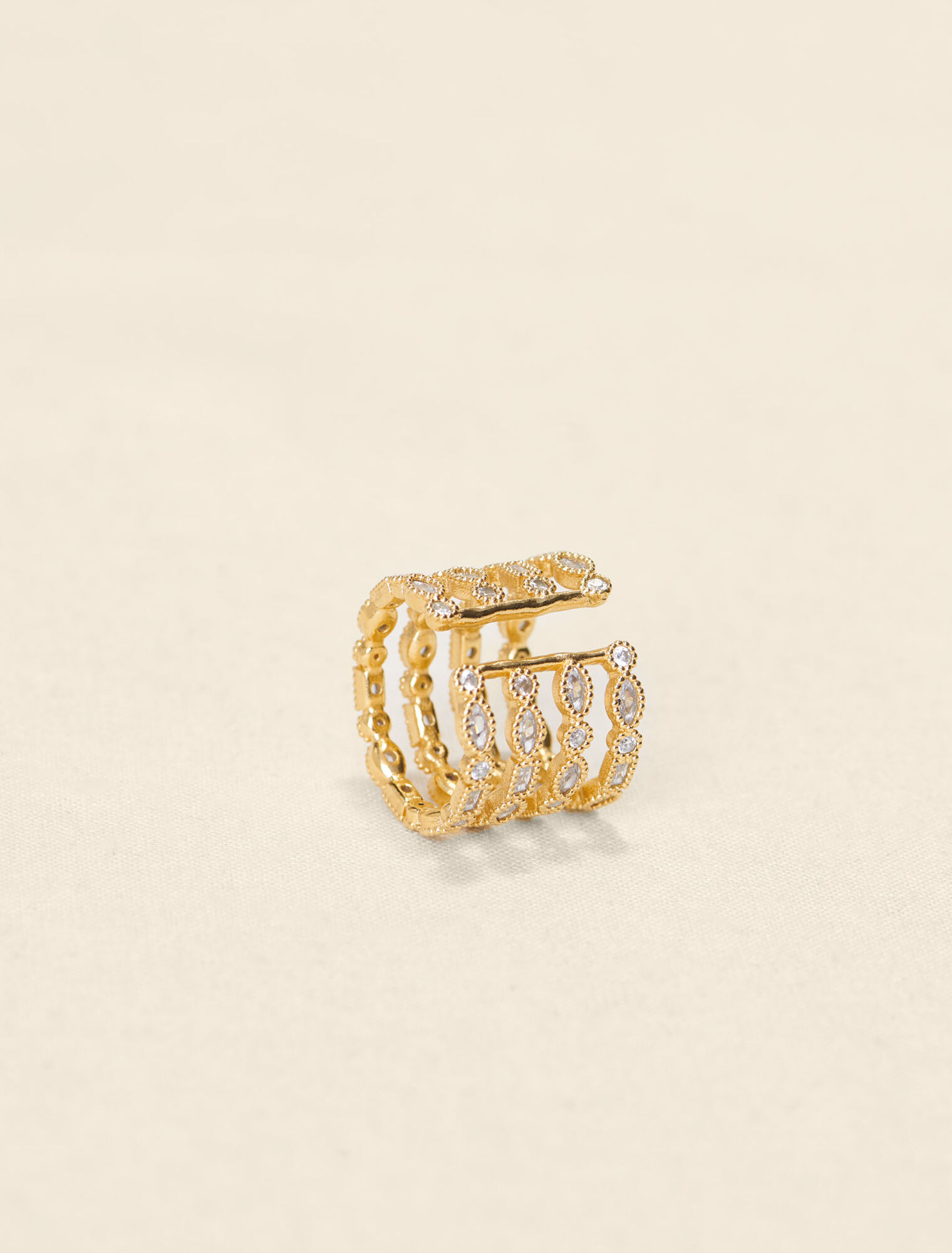 Stone-studded ring 