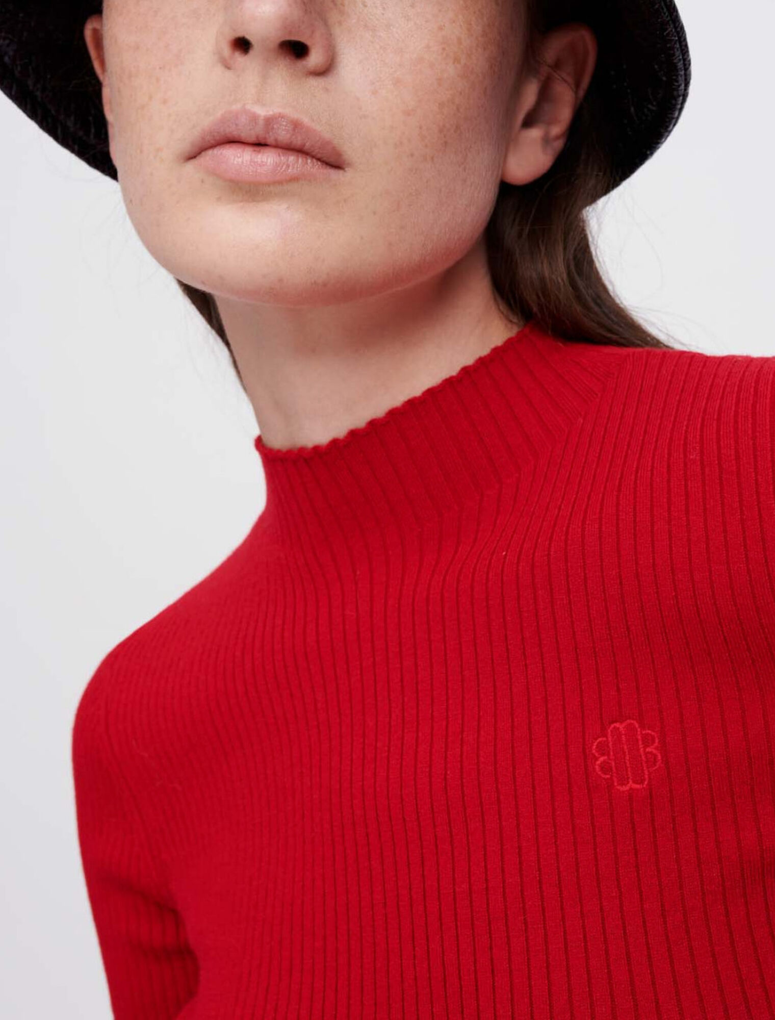Sweater with silver eyelets