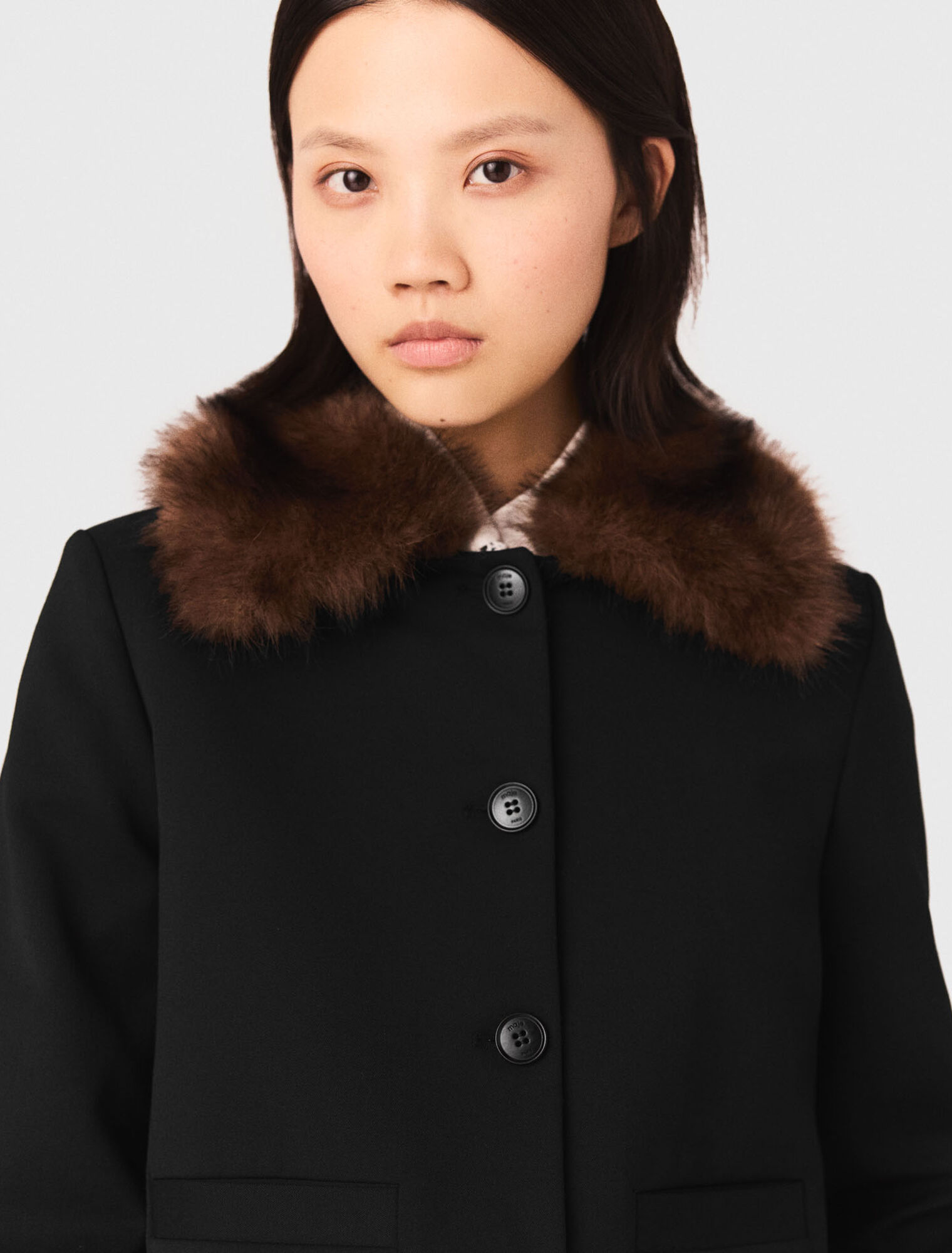 Short jacket with removable collar