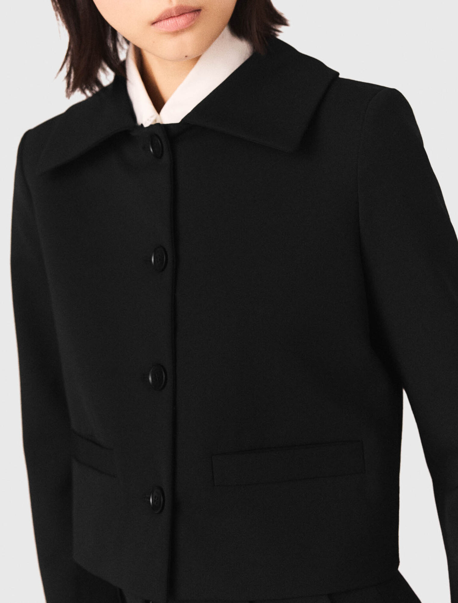 Short jacket with removable collar