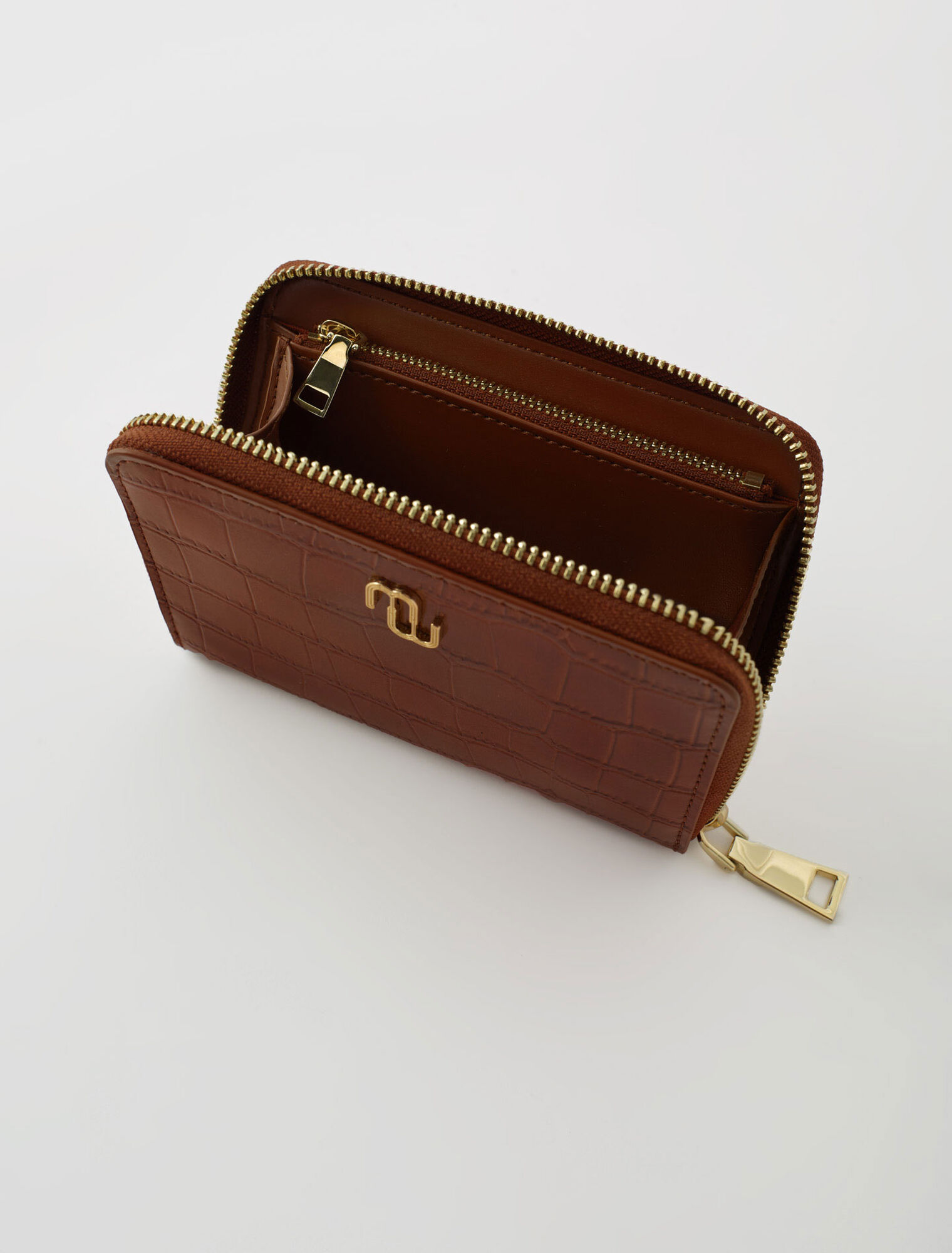Croc-effect embossed leather wallet