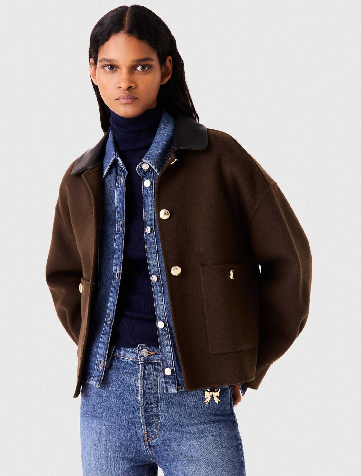 Short wool jacket with pleated back