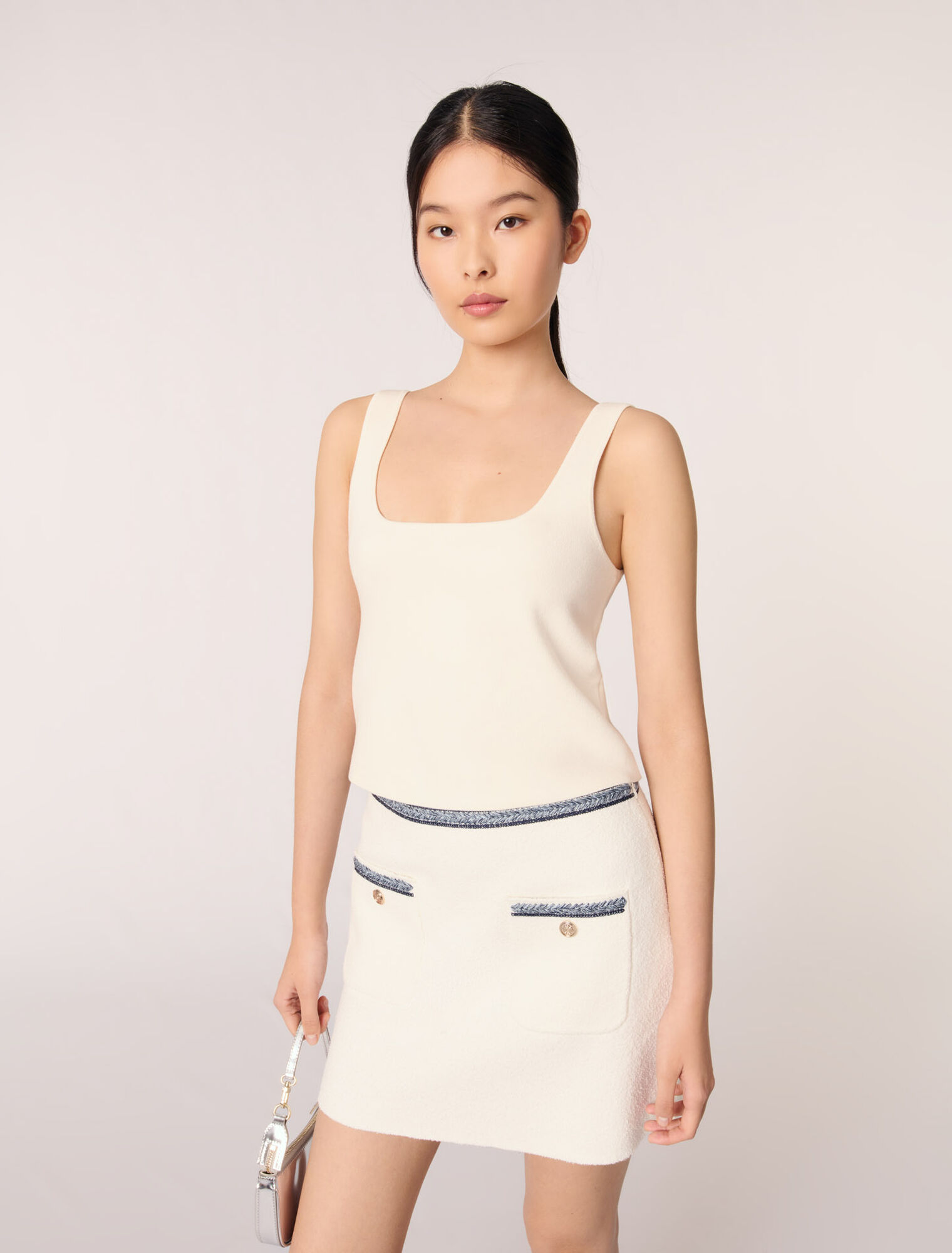 Short skirt with contrasting trim