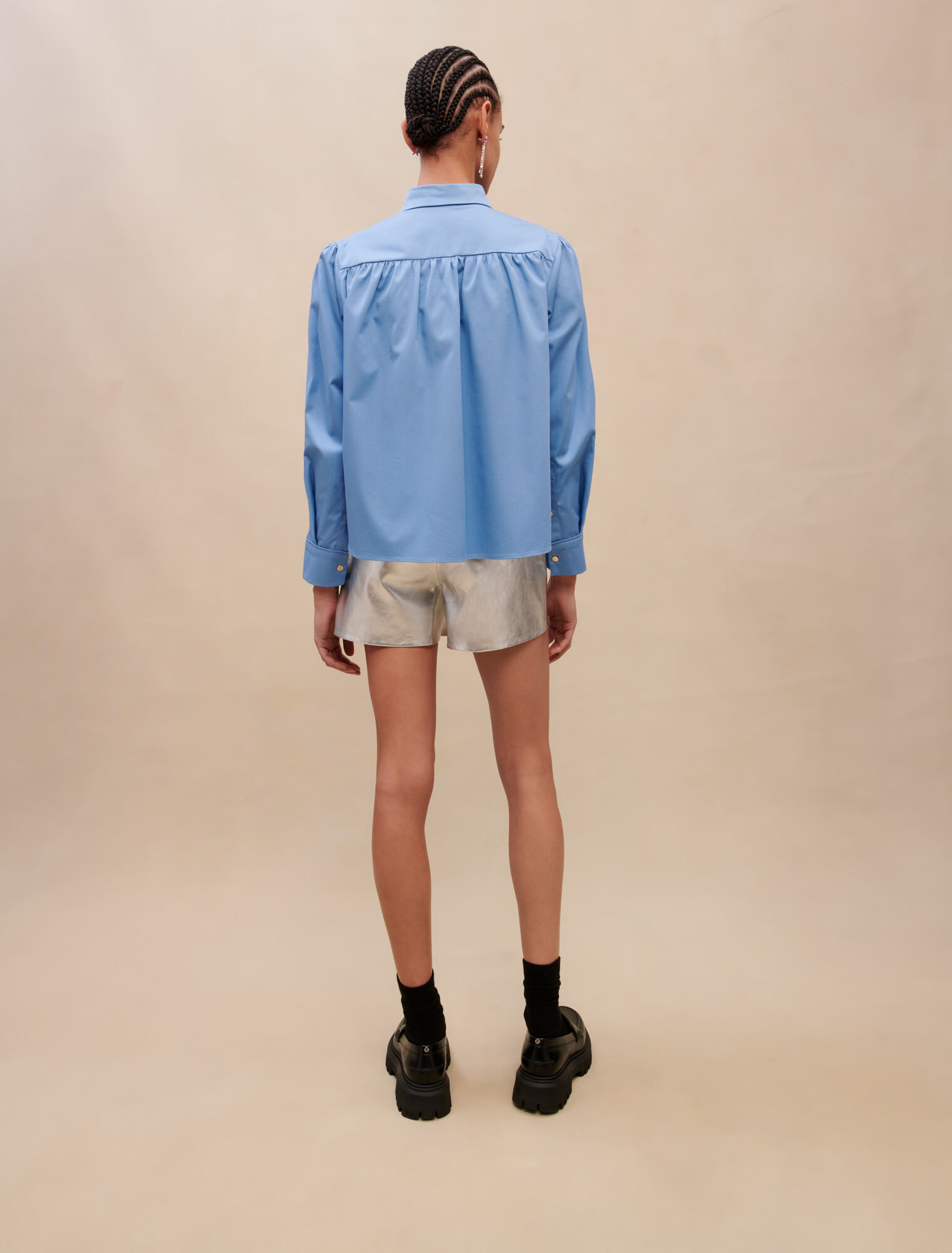 Cropped blue shirt