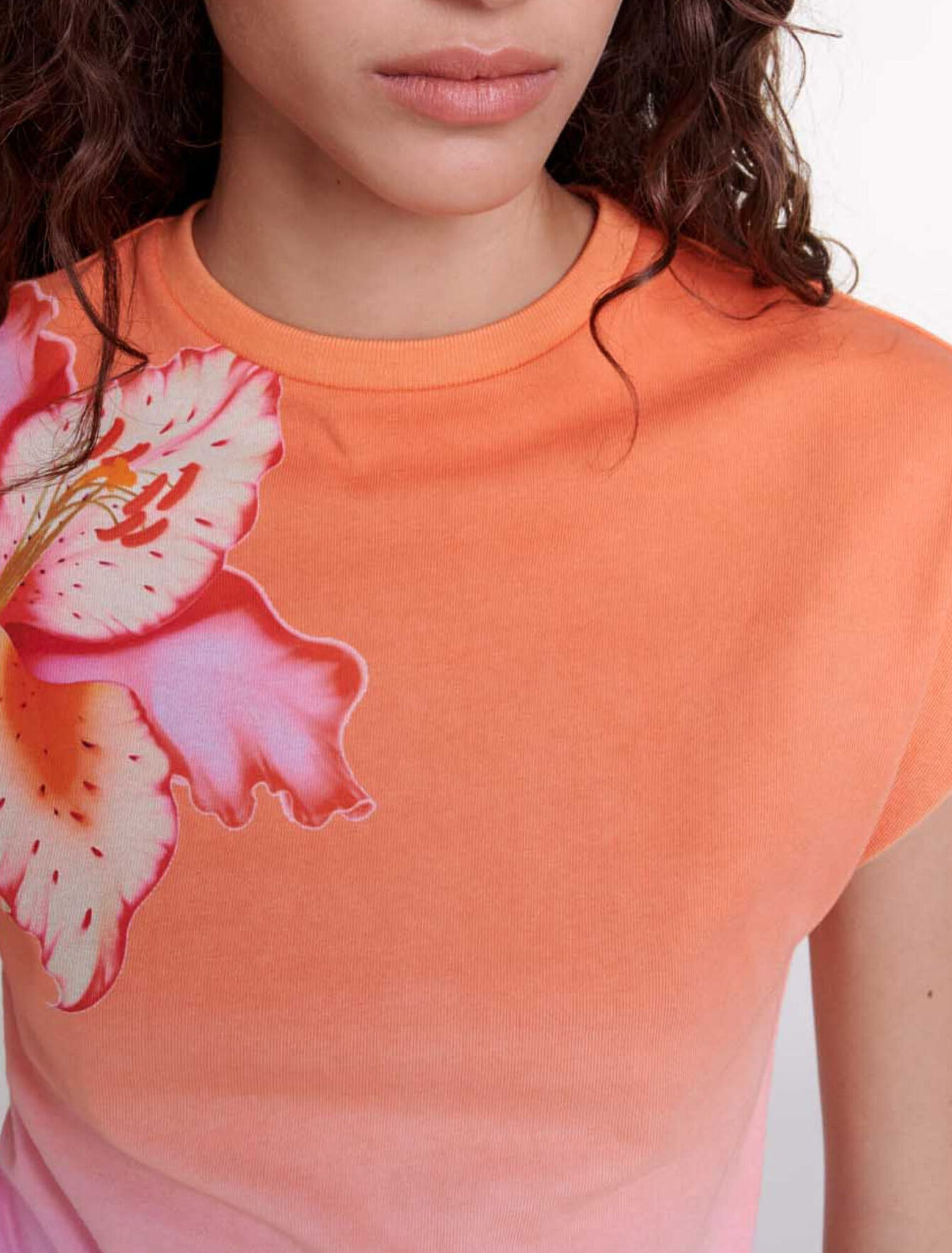 T-shirt with structured shoulders