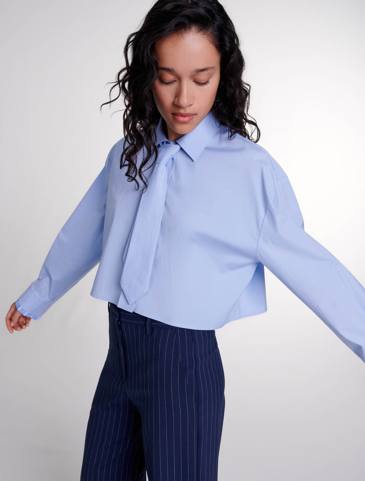 Shirt with removable tie 