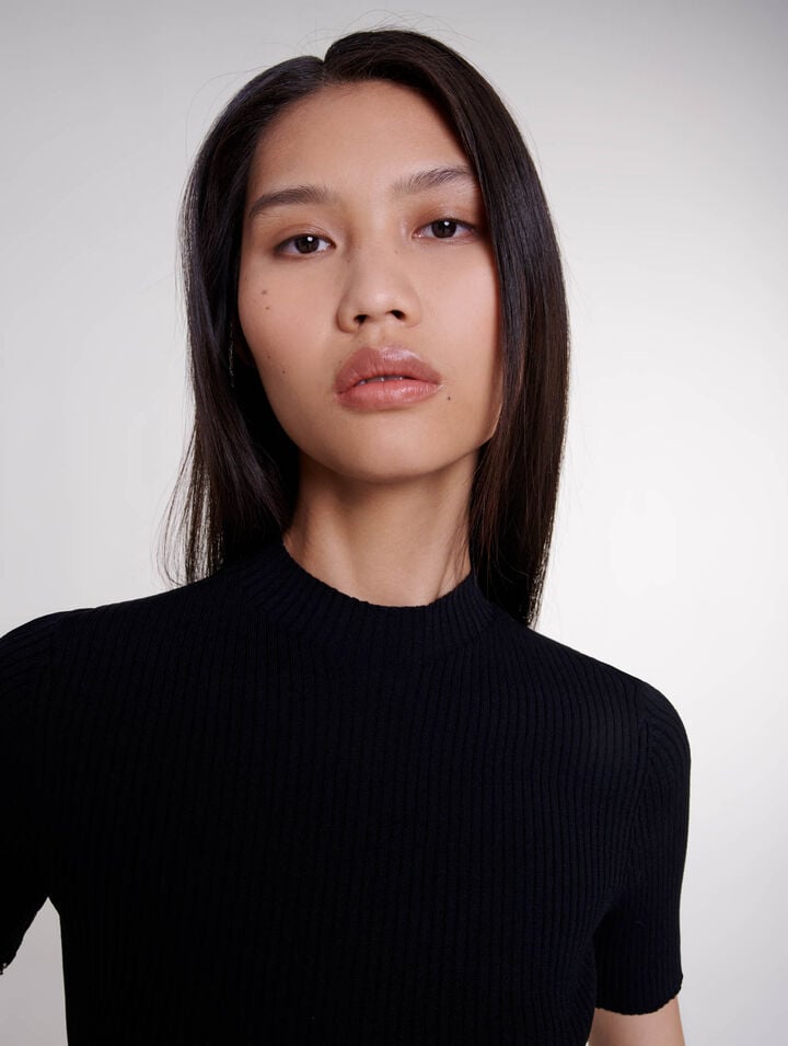 Criss-cross cropped top