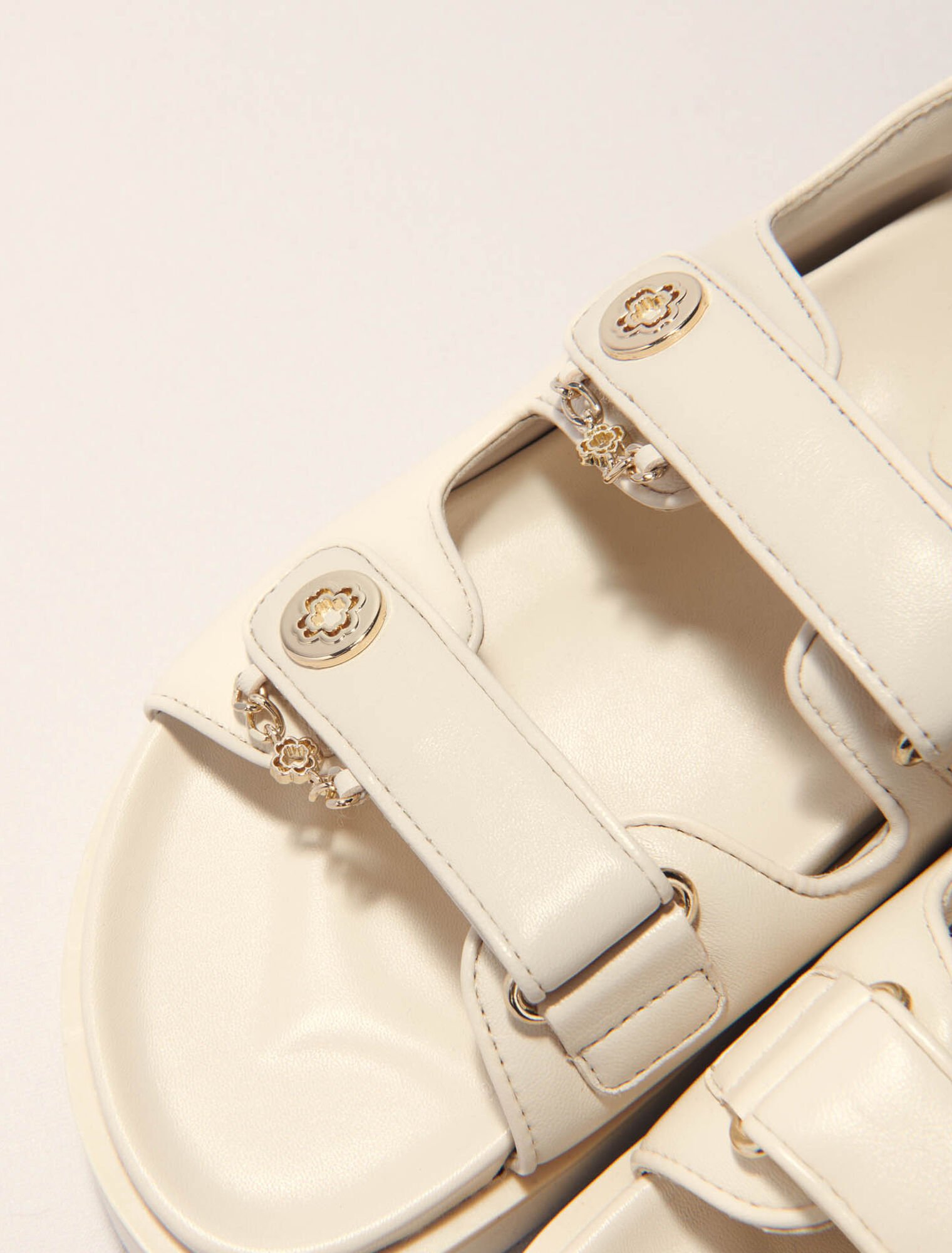 Flat leather sandals