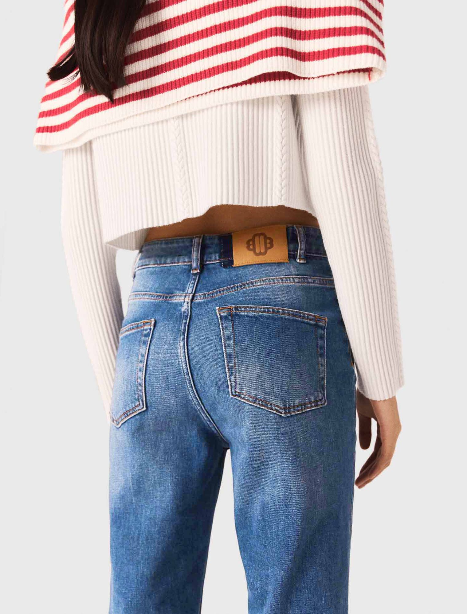Double-pocket jeans with a slight flare