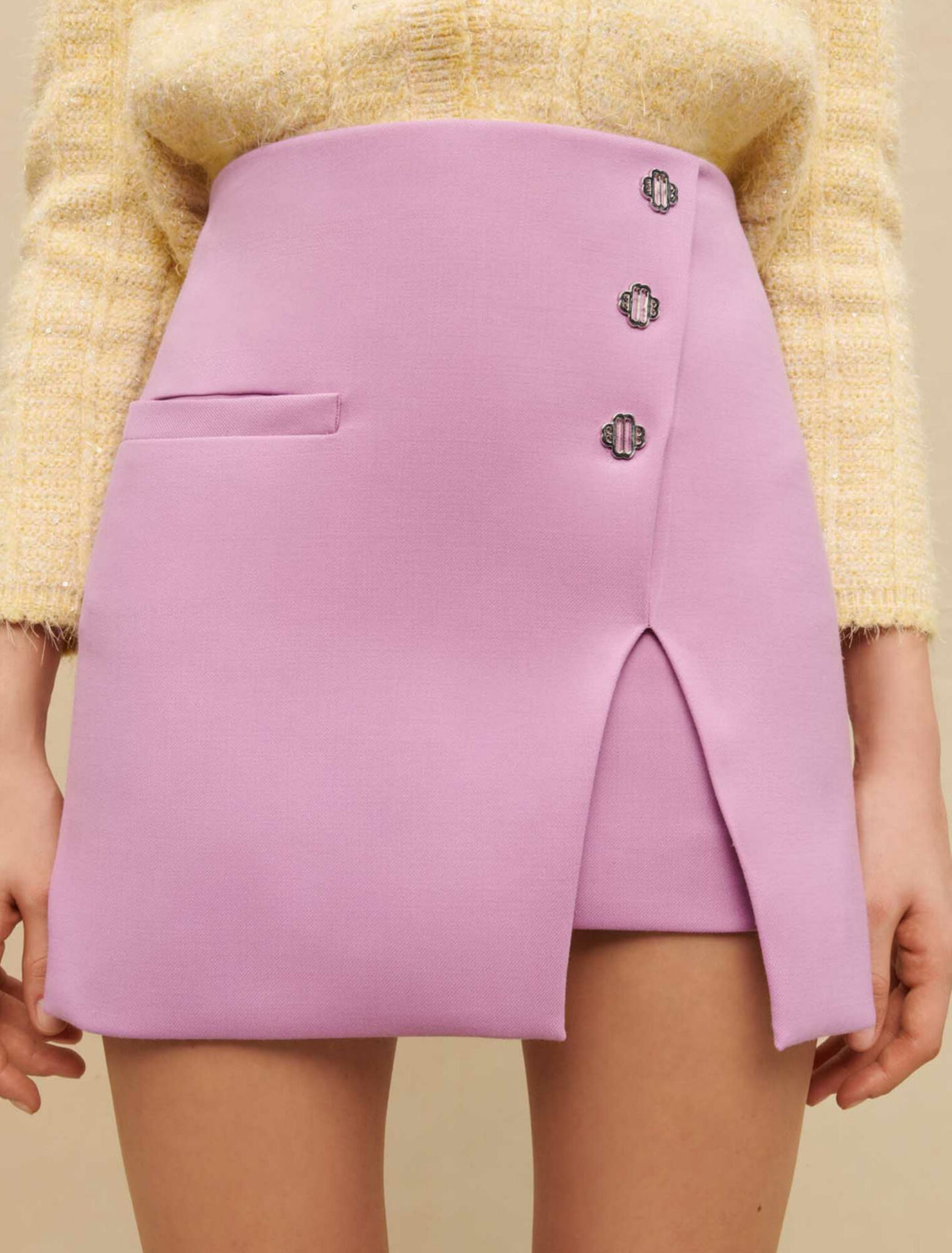 Short skirt with buttons