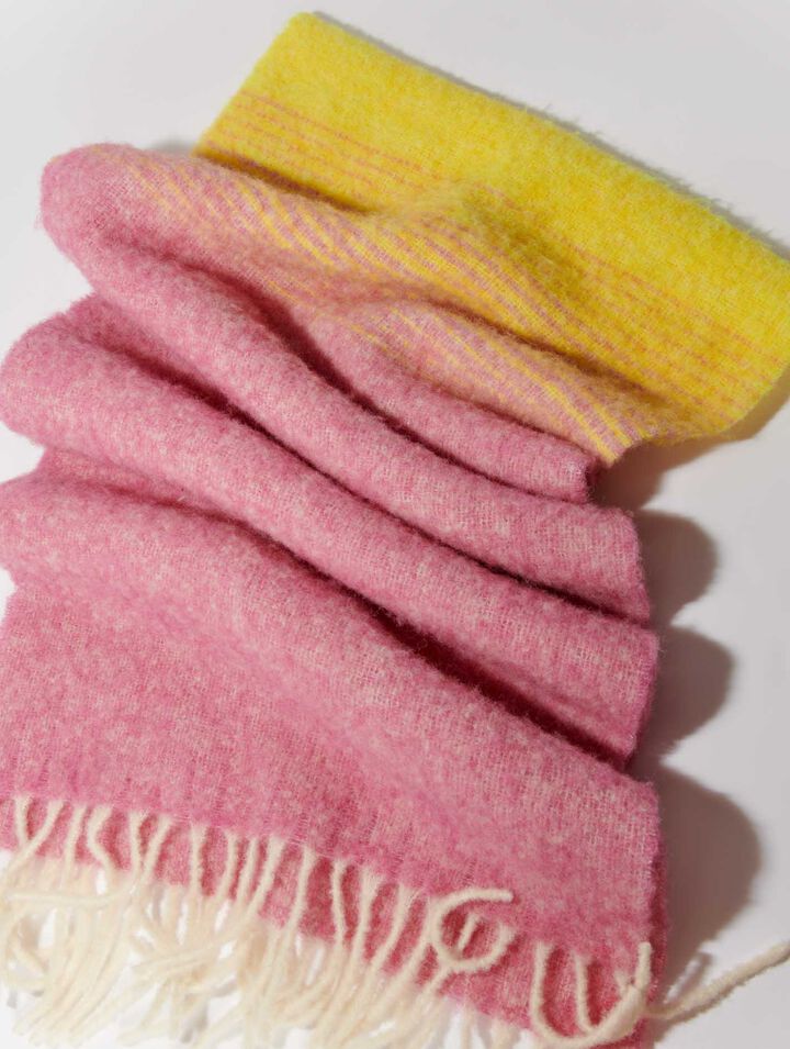 Two-tone scarf