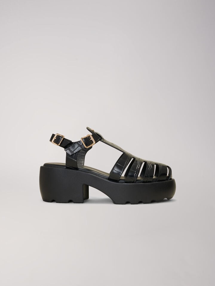 Leather sandals with tread