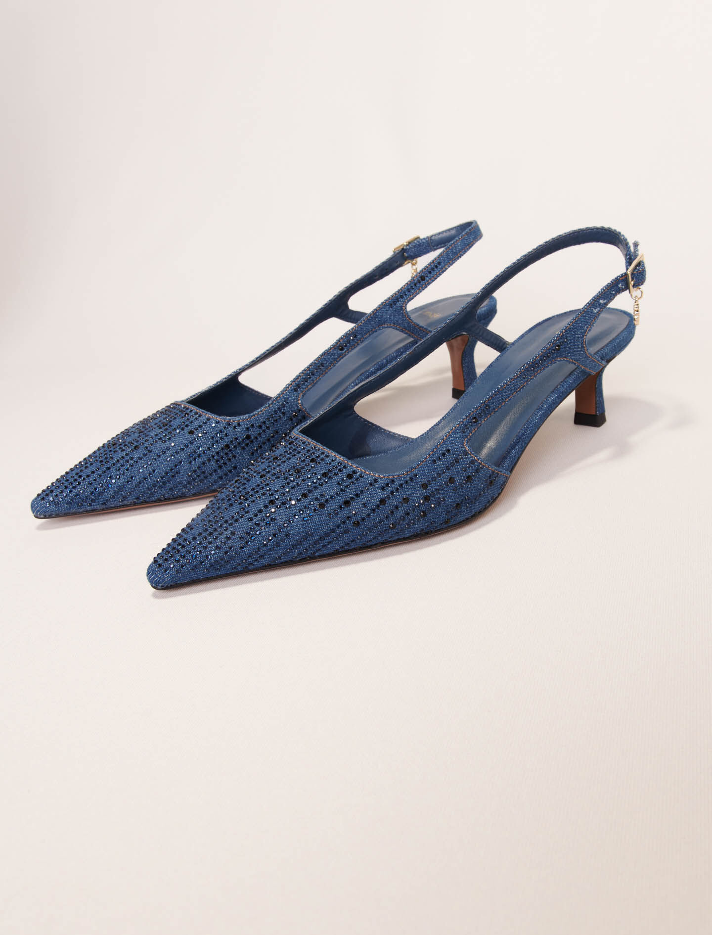 【OPEN YY】 SYMBOL LOGO POINTED HEELS DENIM BLUE Slingback pump in rhinestone denim Blue for Women | Maje