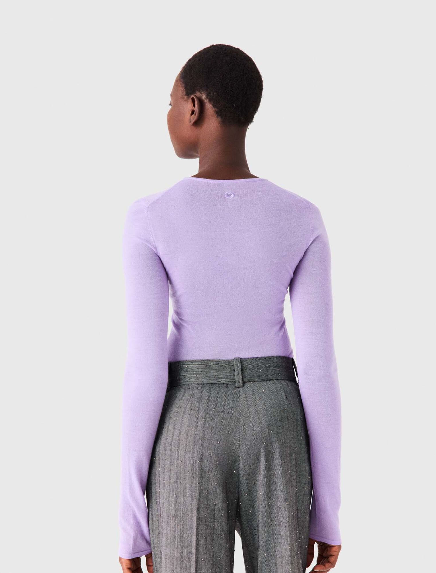 Second-skin round neck sweater