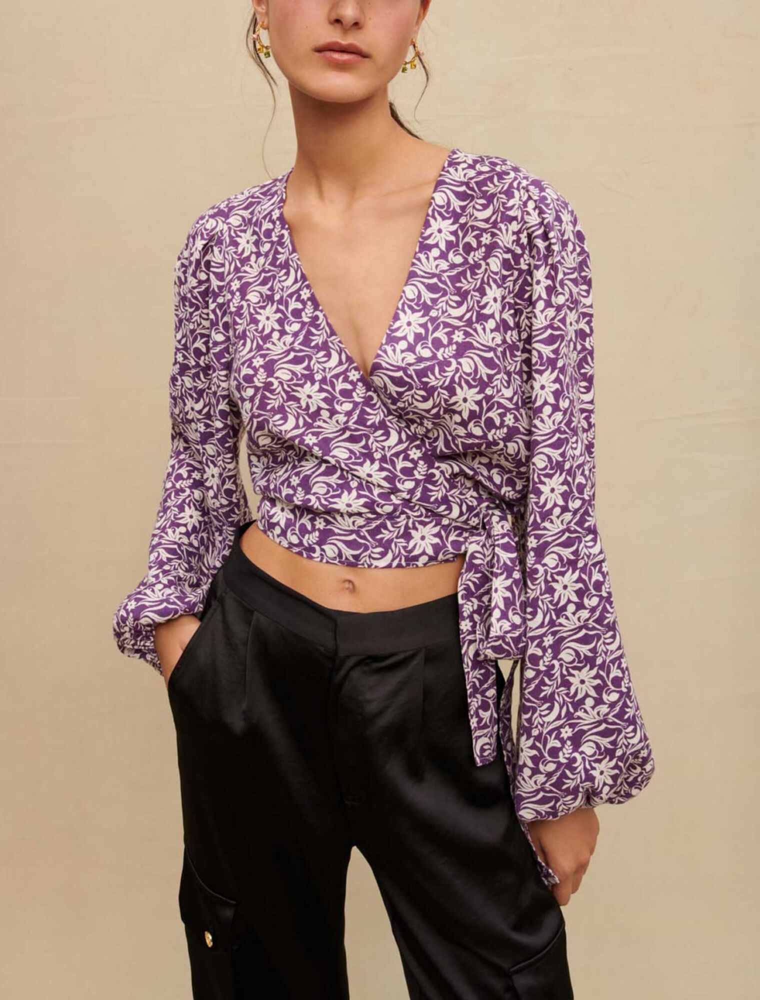 Short top with tie