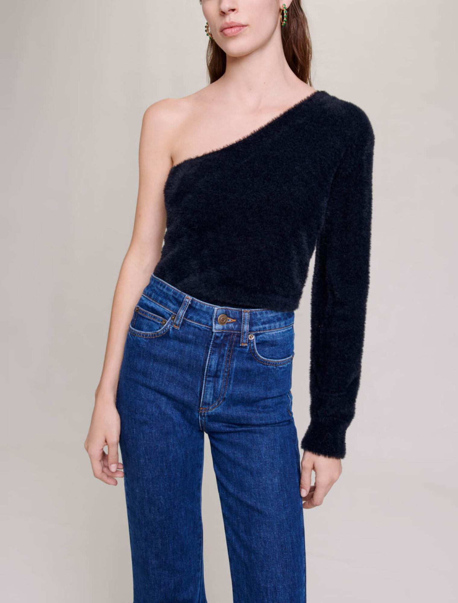 Asymmetric jumper