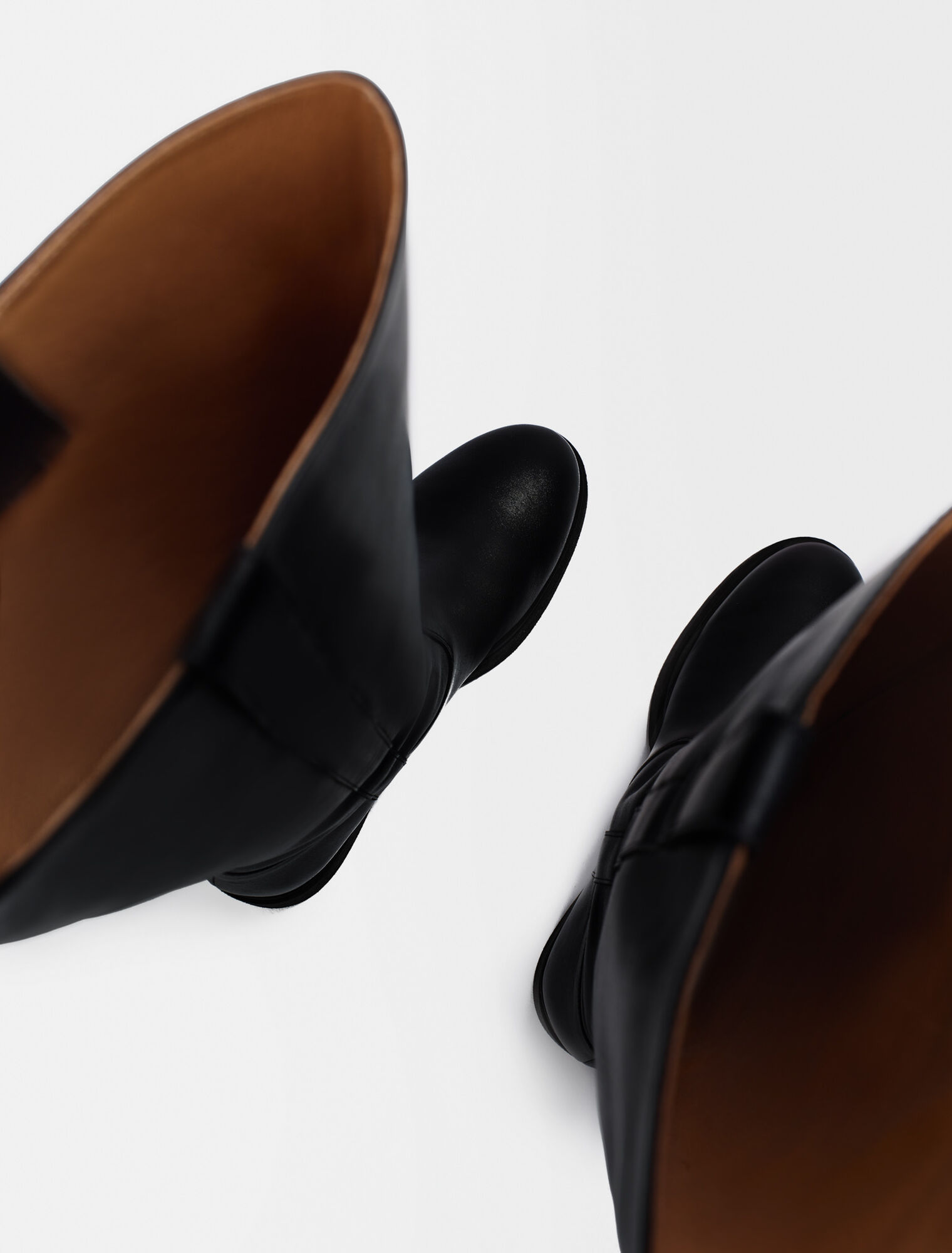 Smooth leather boots