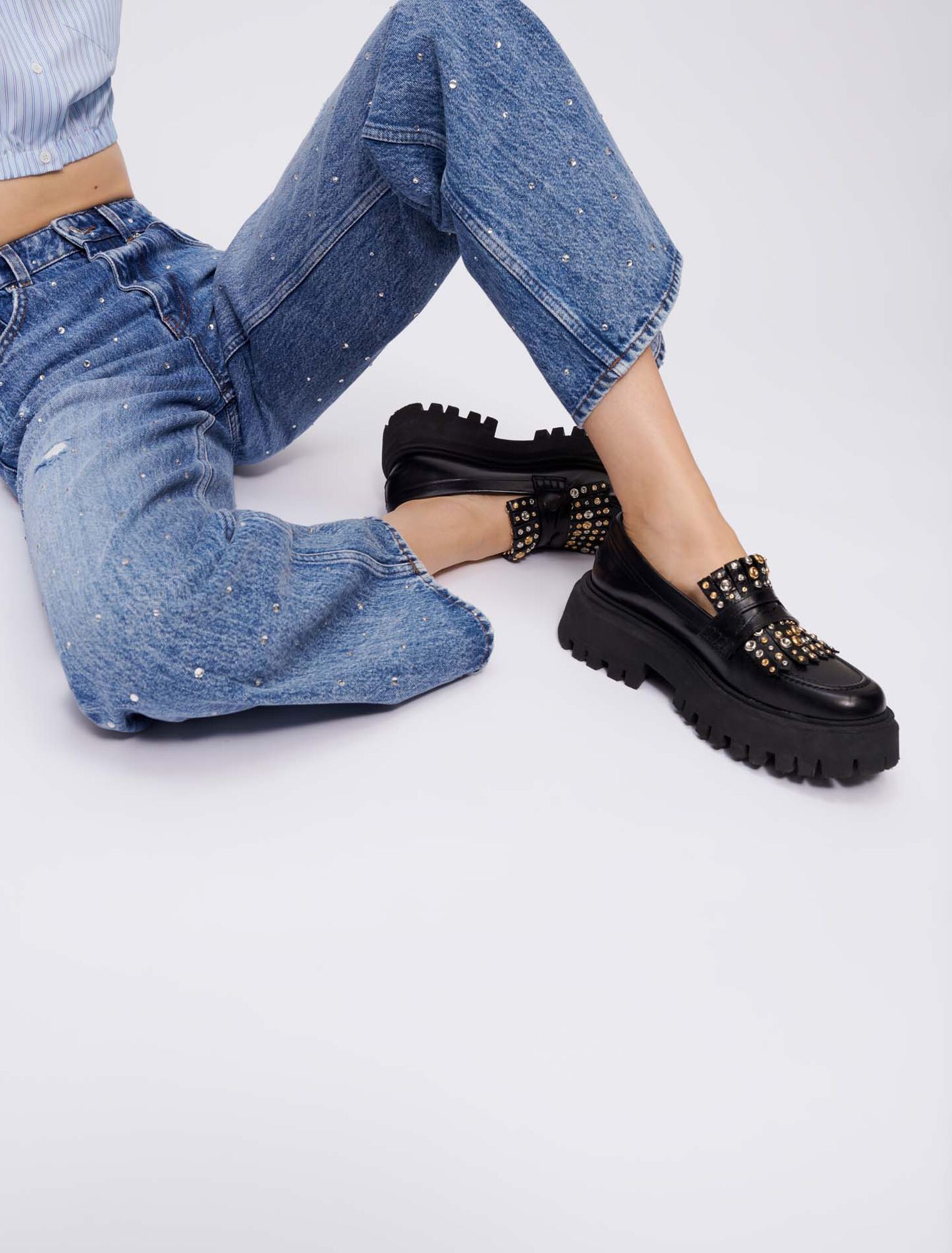 High-waisted jeans with rhinestones