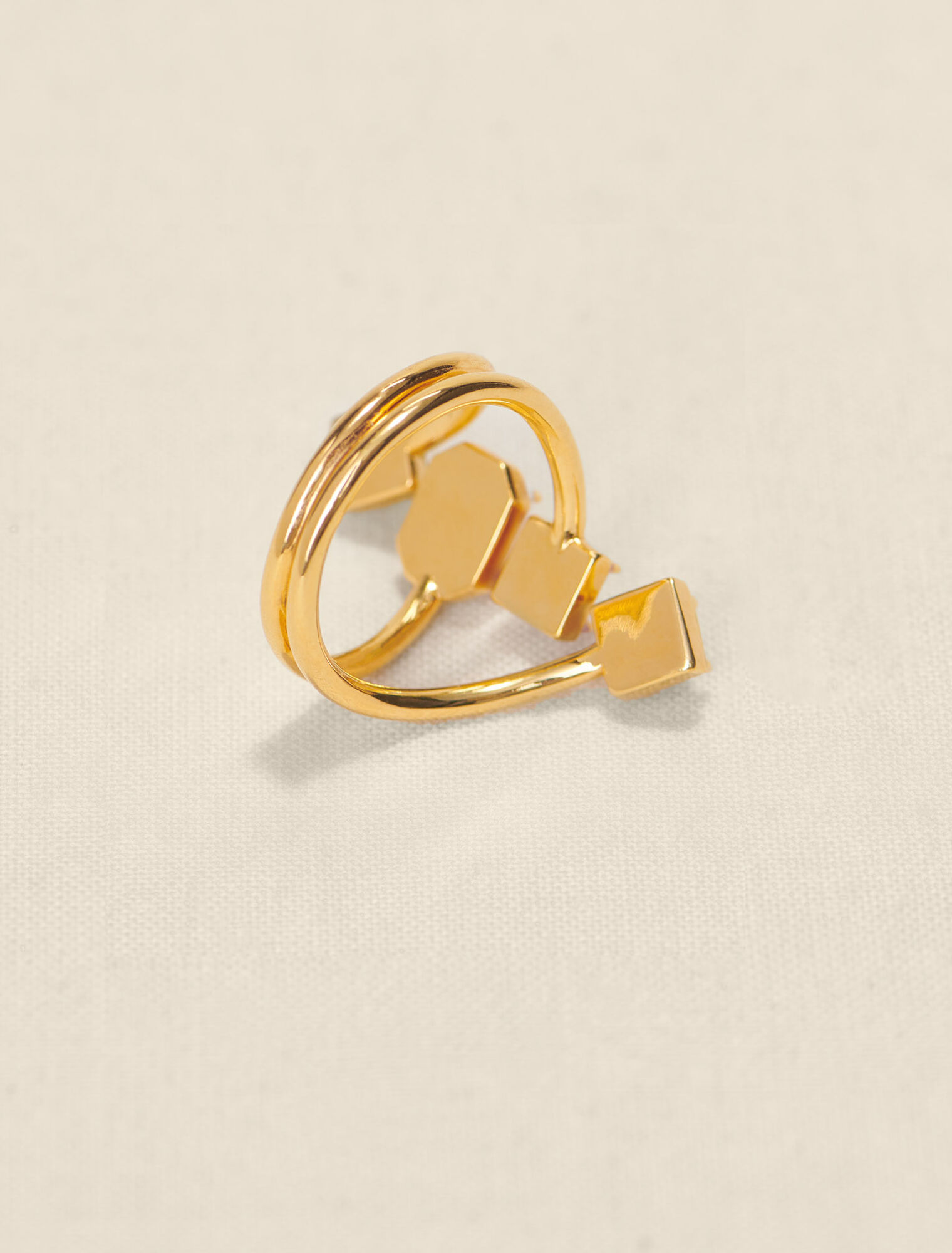 Ring with rhinestones and enamel