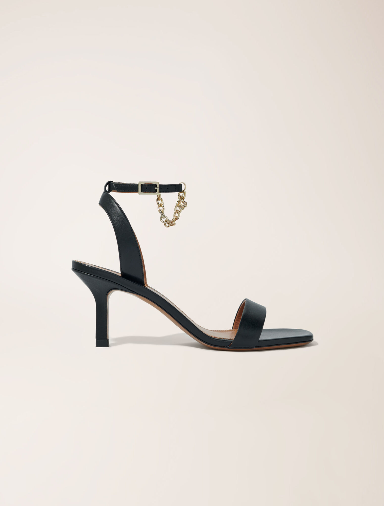 Leather sandals with heels