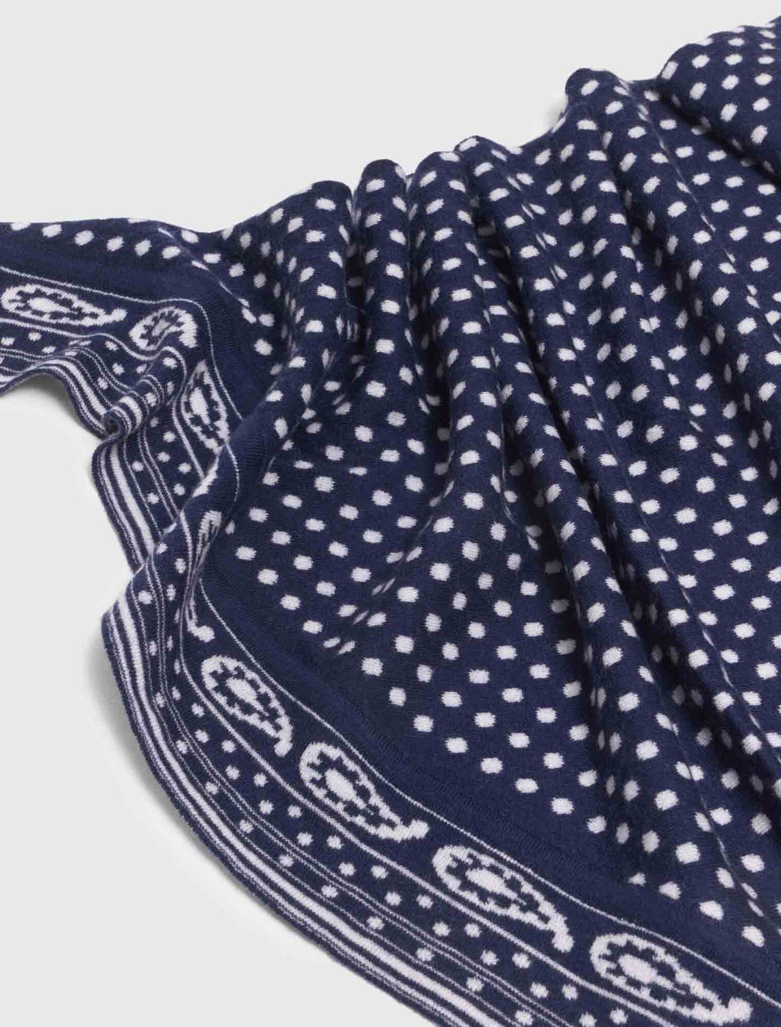 Reversible triangle scarf