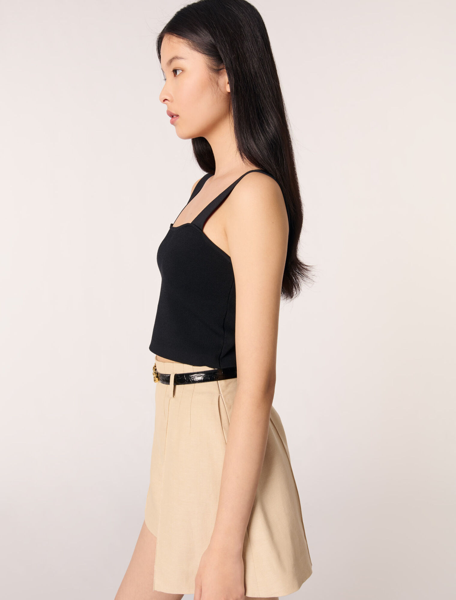 Knitted crop top with straps