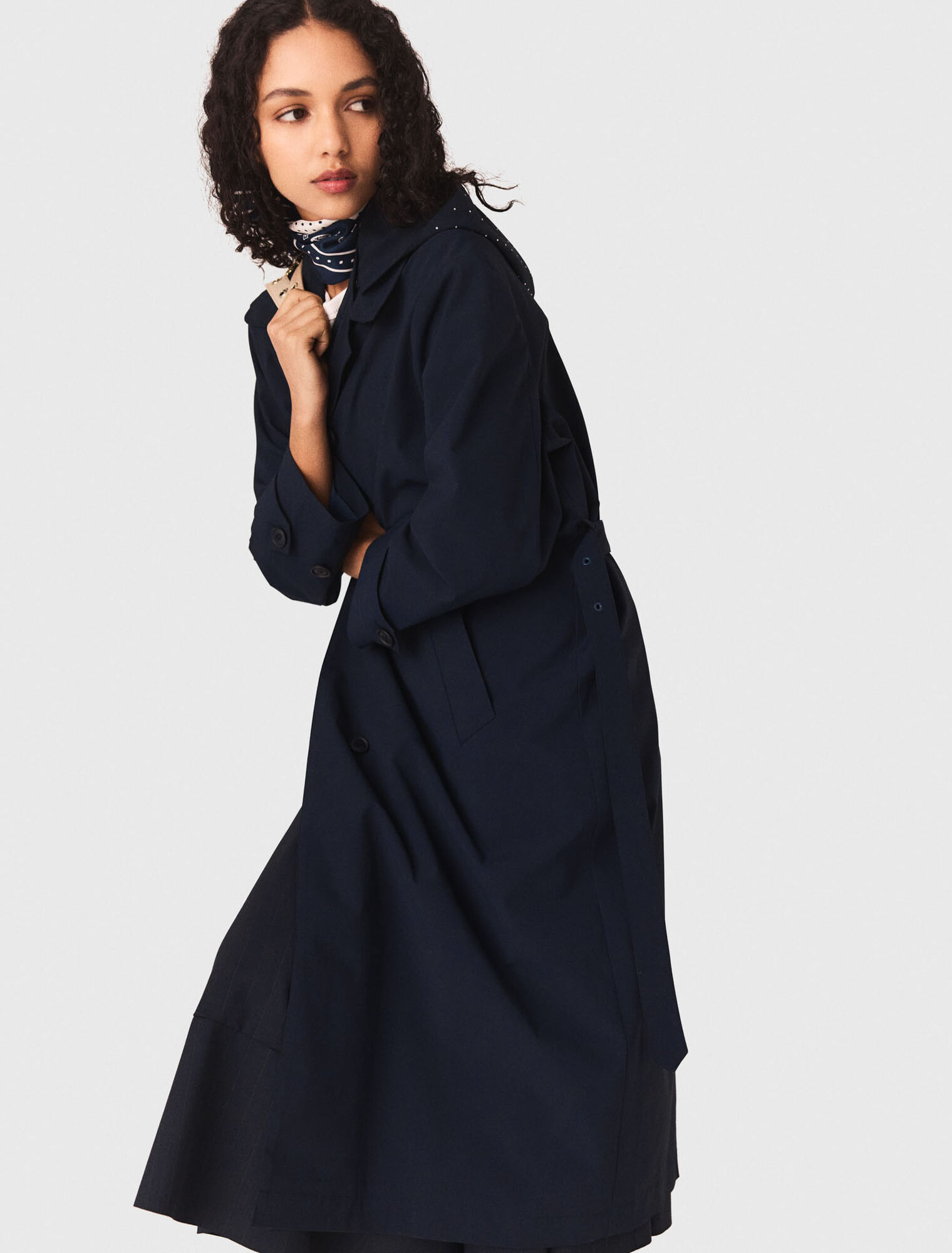 Removable rhinestone-hood trench