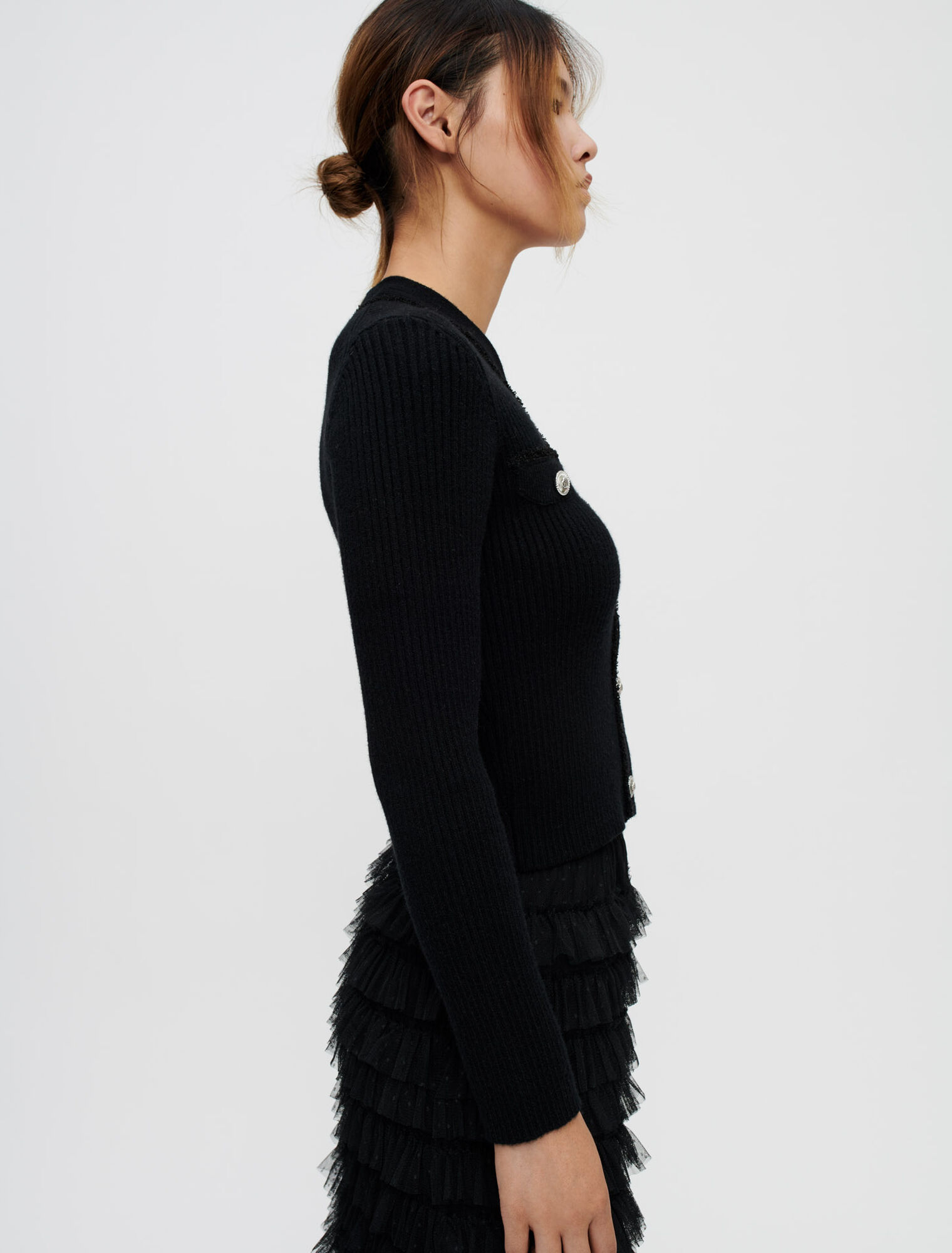 Close-fitting knit cardigan