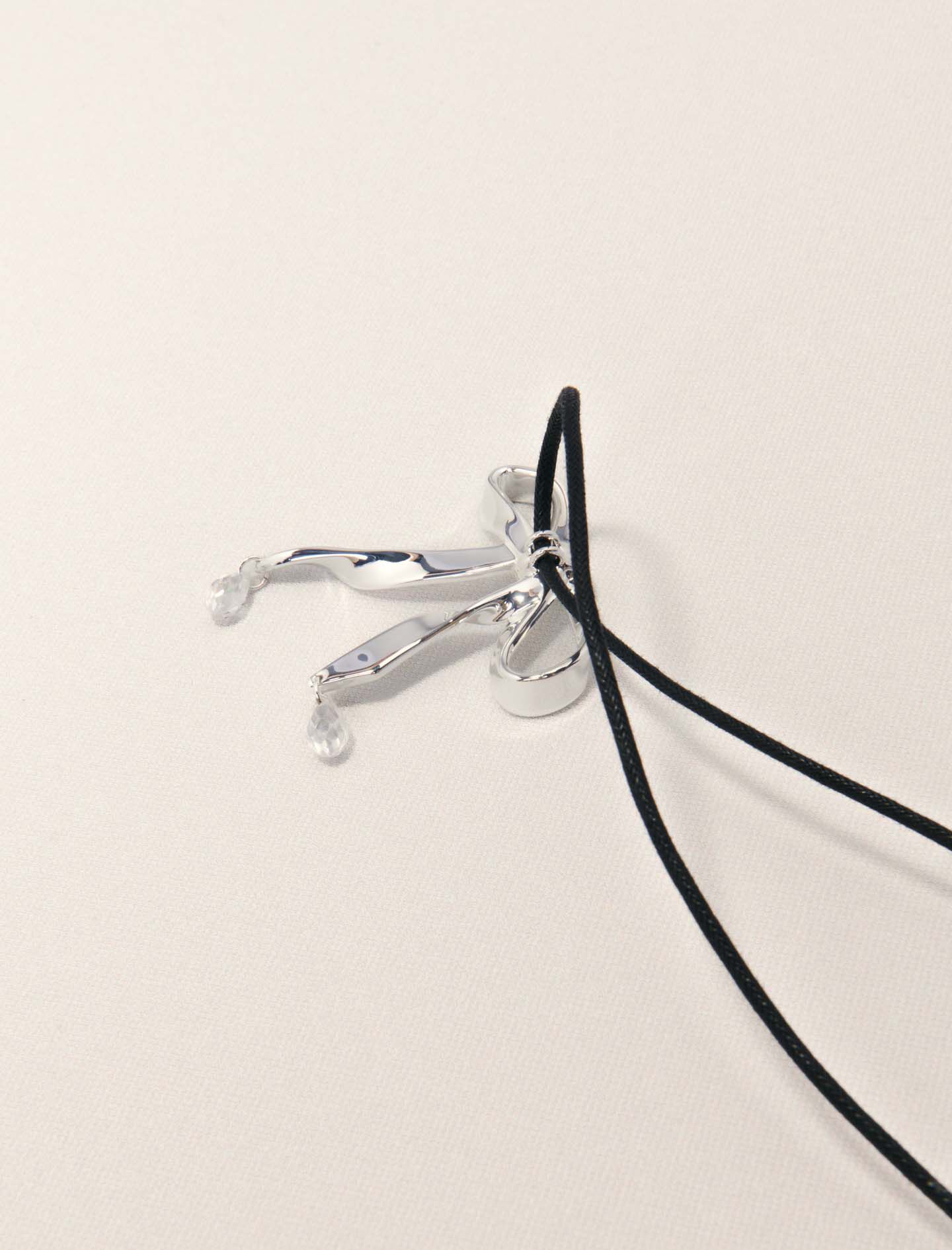 Silver bow necklace Black / Gray For Women | Maje Silver bow necklace Black / Gray For Women | Maje