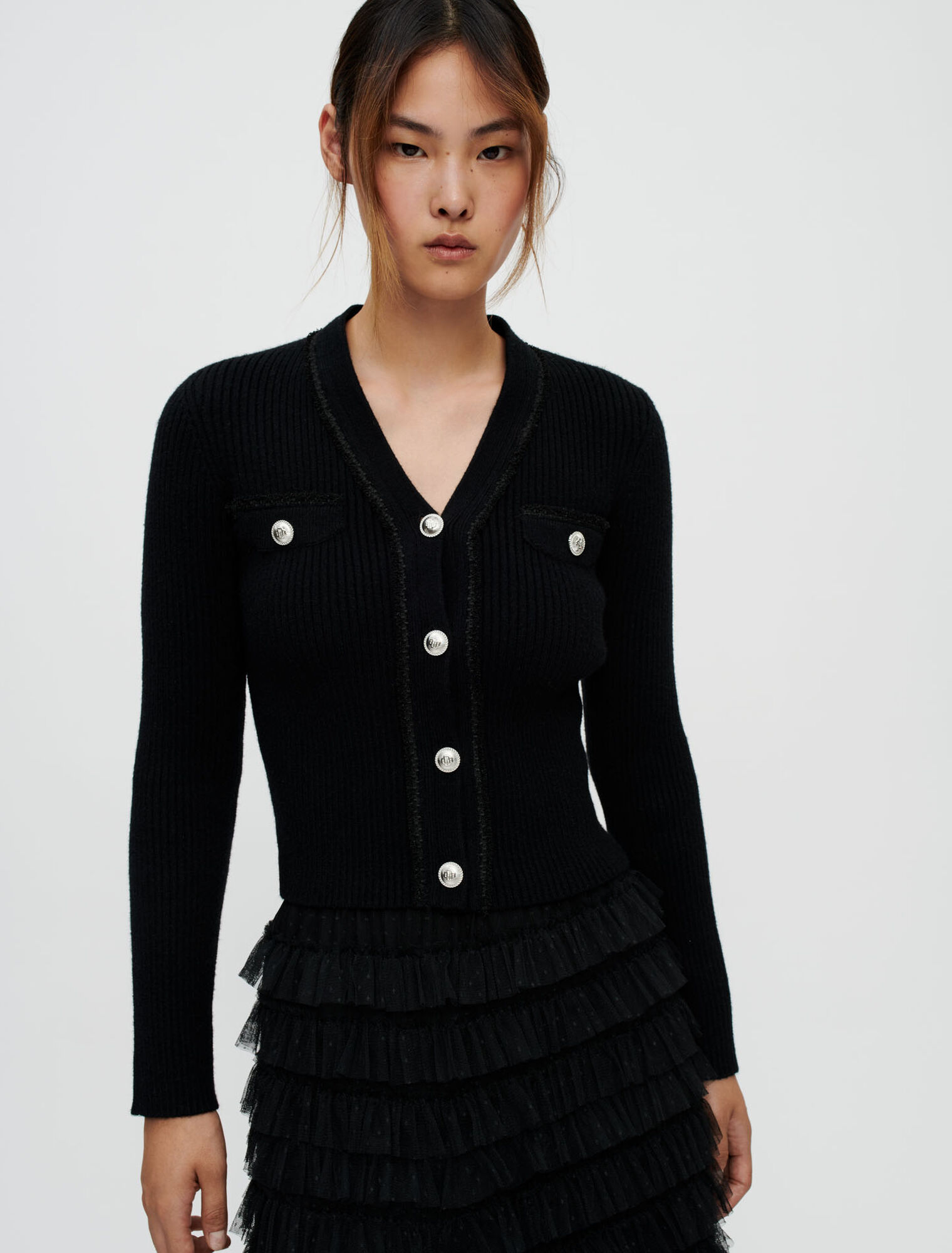 Close-fitting knit cardigan