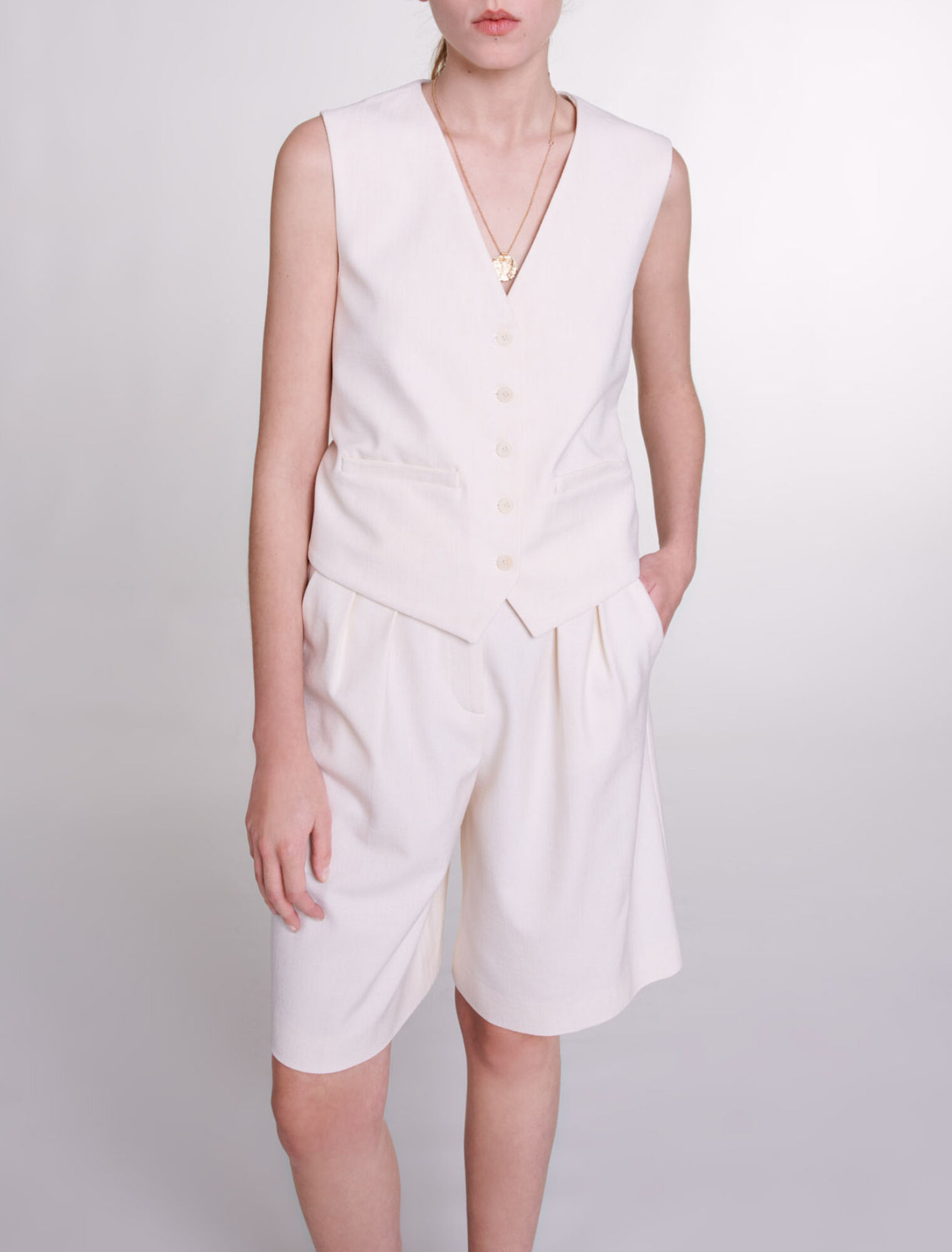 Pleated Bermuda shorts