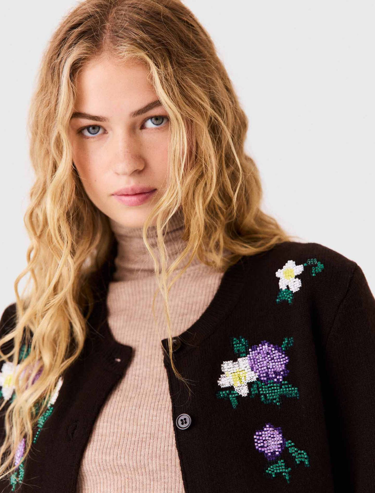 Cardigan with floral embroidery