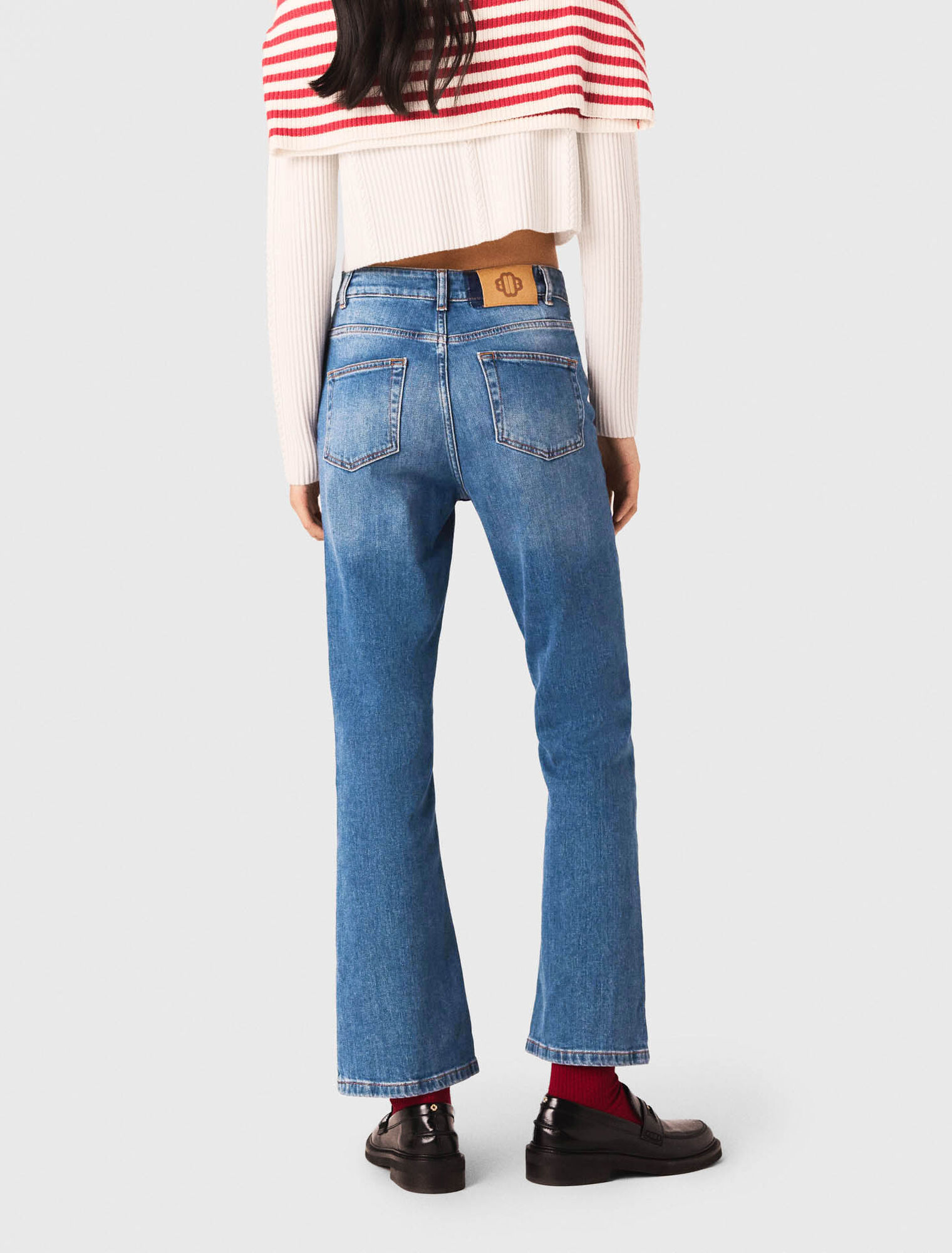 Double-pocket jeans with a slight flare
