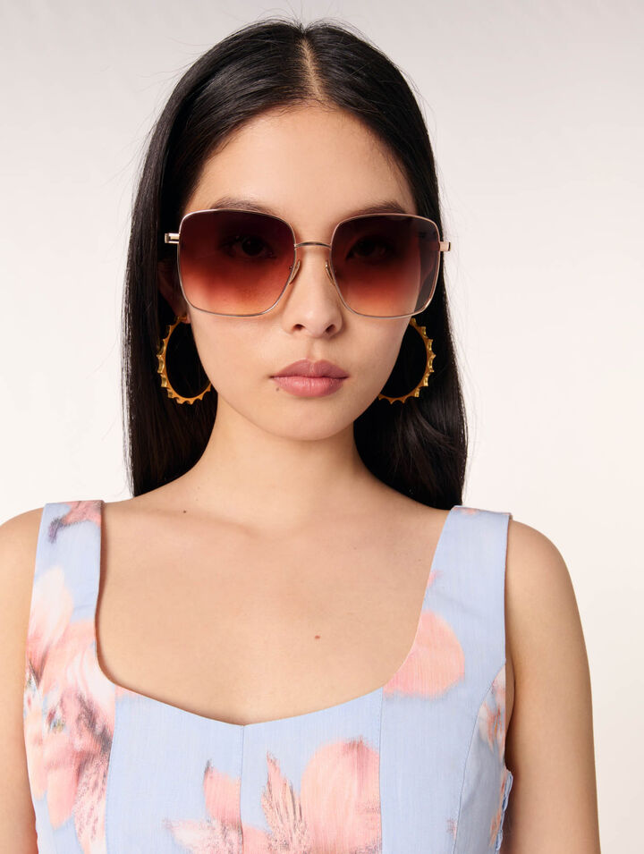 Gold tapered metal hoop earrings