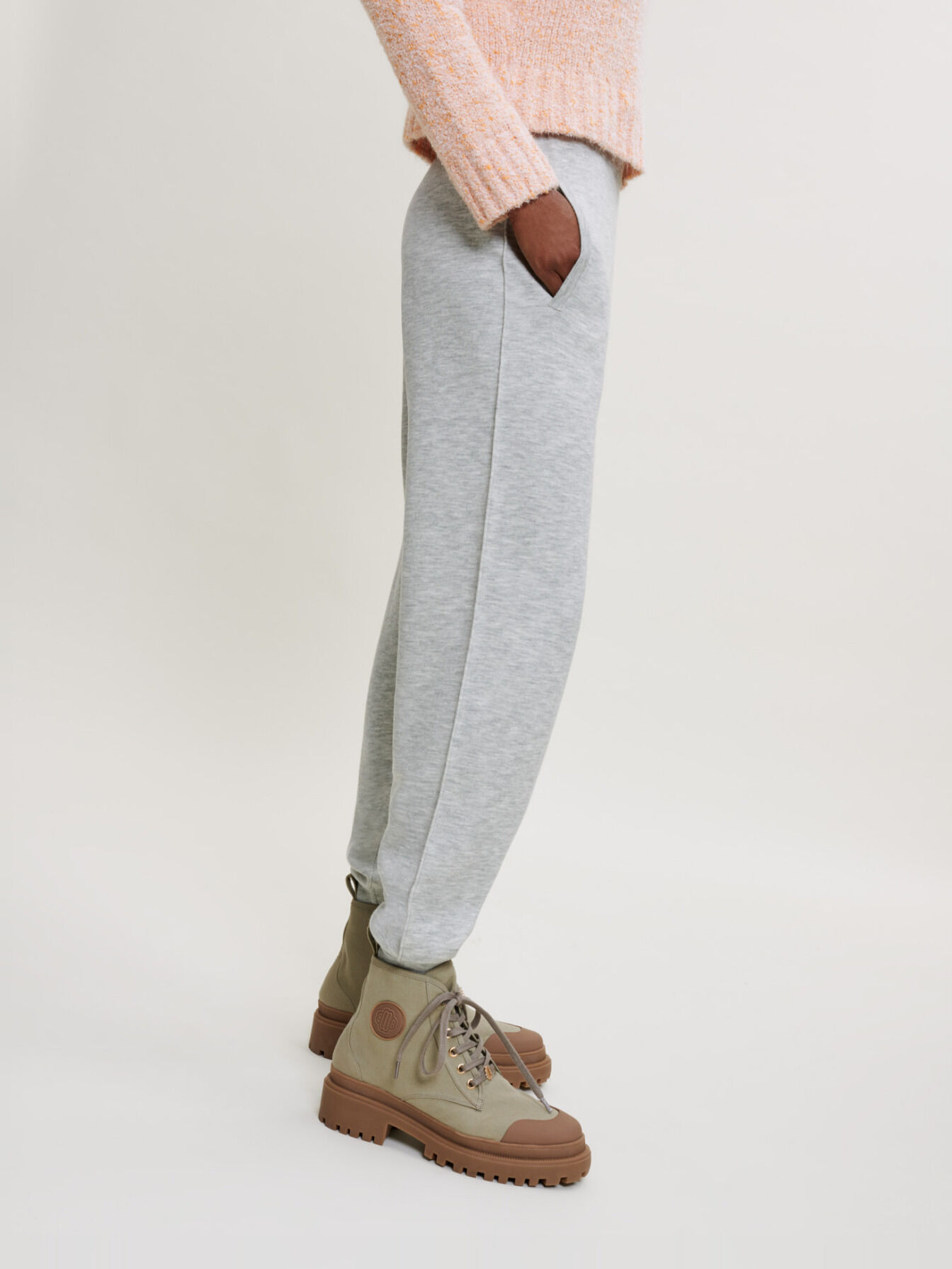 【U LAN】Mott Pigment Fleece Jogger Pants Mottled fleece jogging pants Black / Gray For Women | Maje