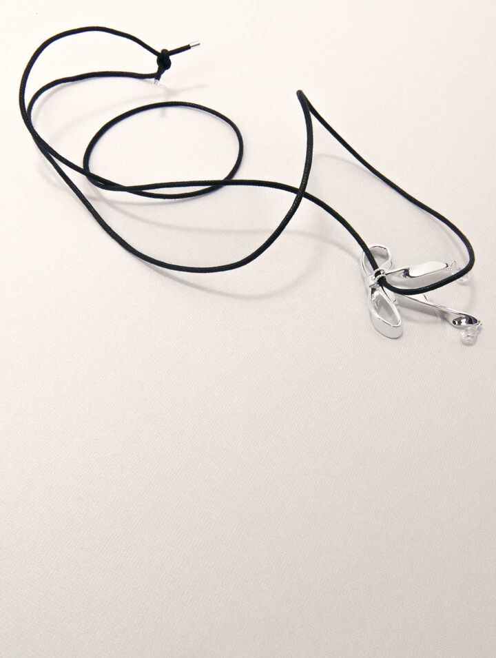 Silver bow necklace