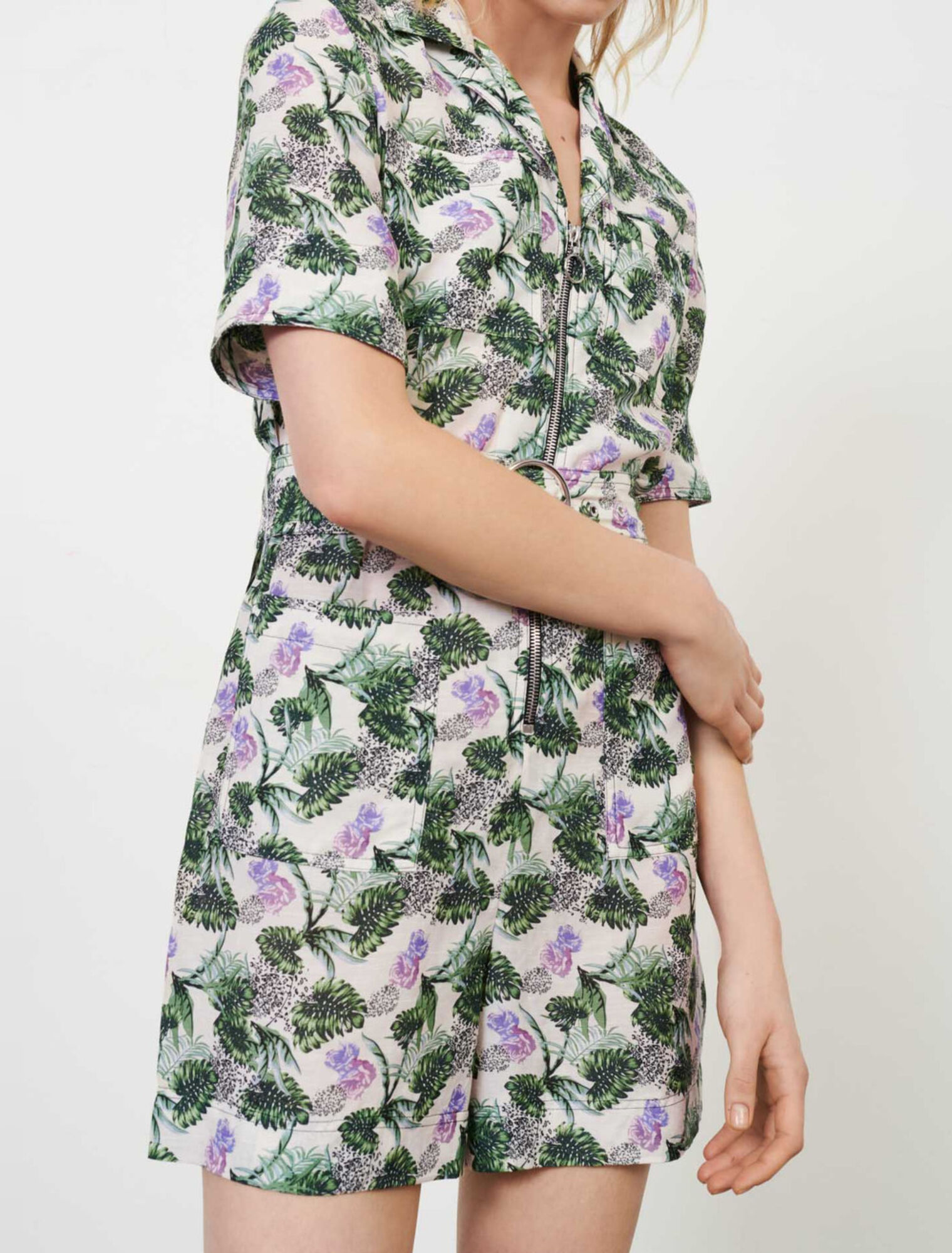 Short jumpsuit in printed viscose linen