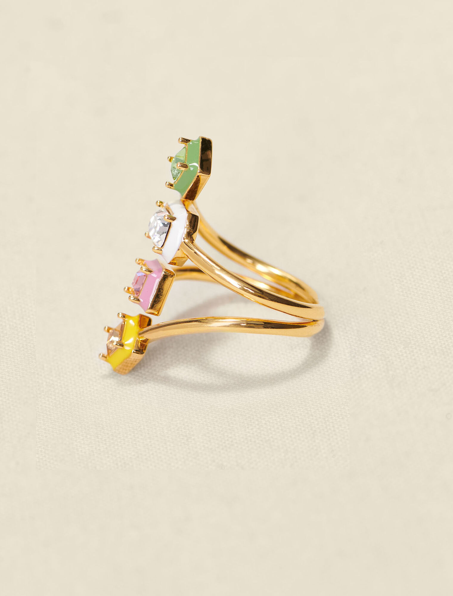 Ring with rhinestones and enamel