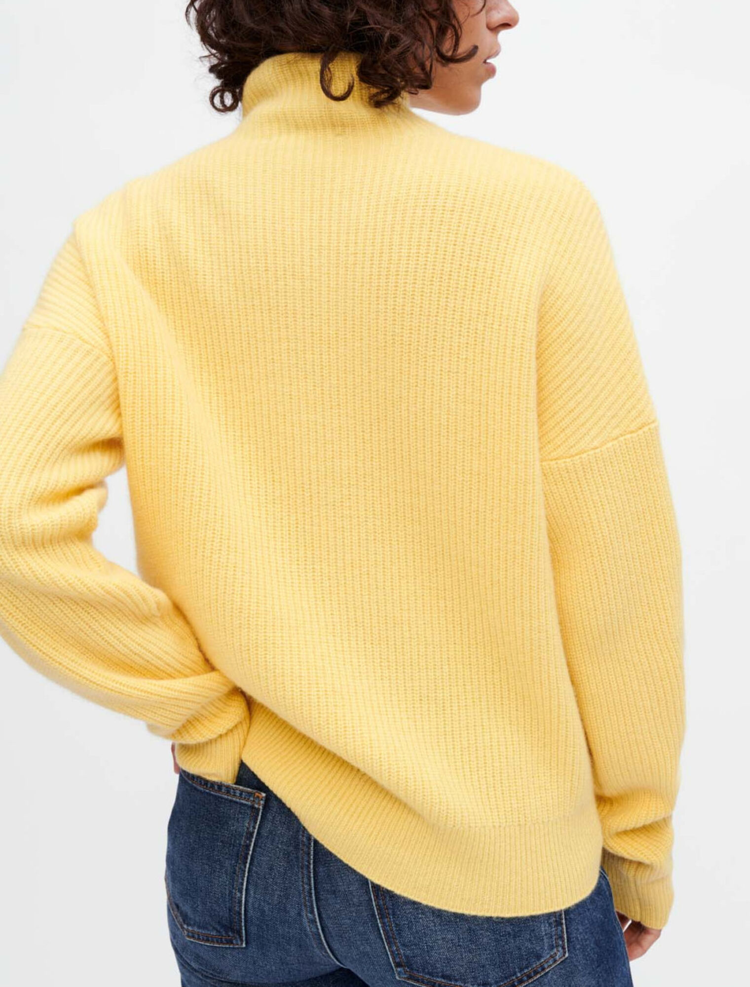 Cashmere pullover with gold fasteners