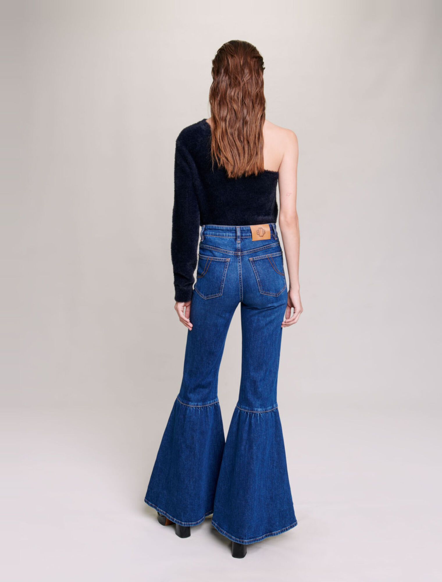 Asymmetric jumper