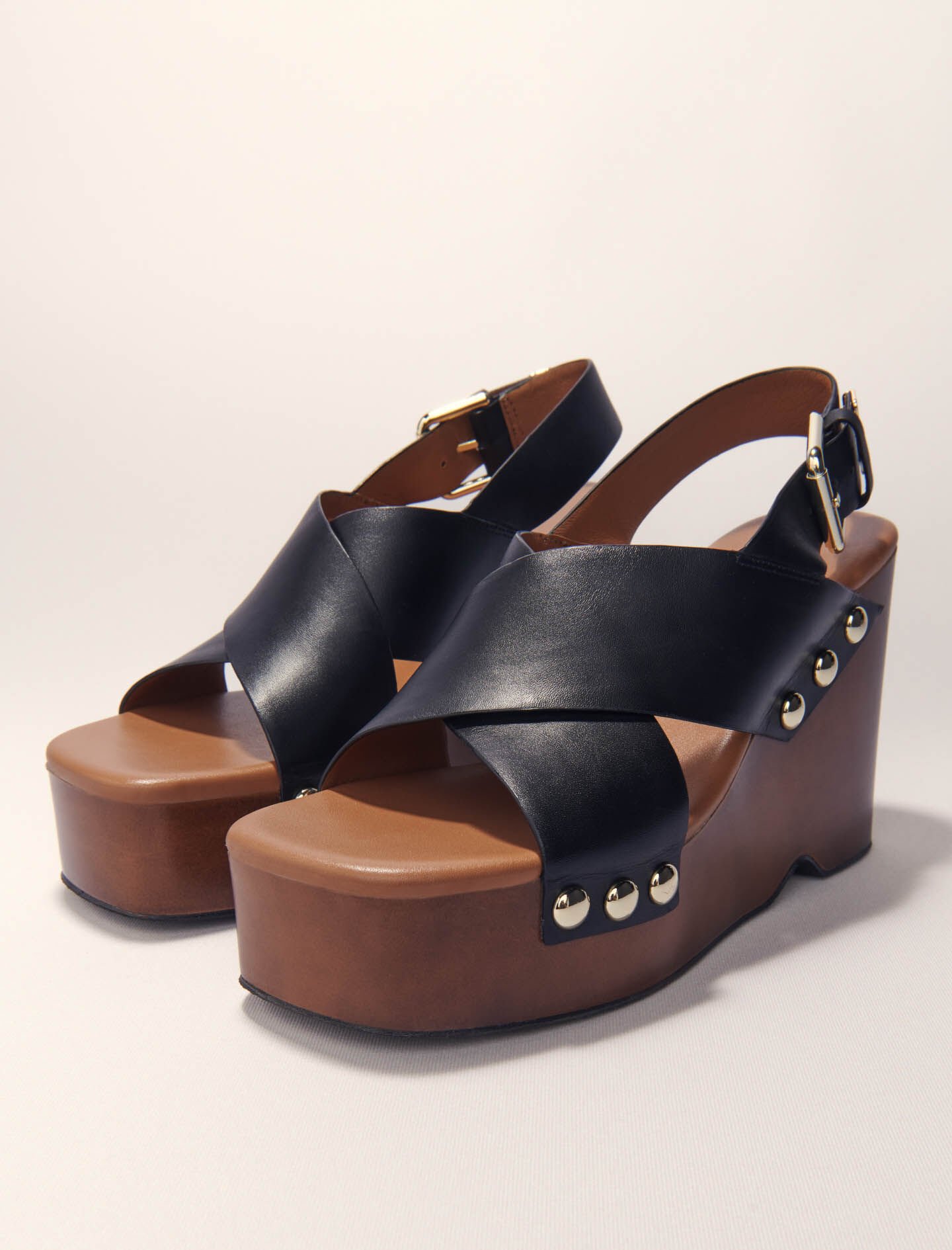 【MAJE】チェーン付きレザープラットフォームサンダル Leather platform sandals Black / Gray For Women | Maje