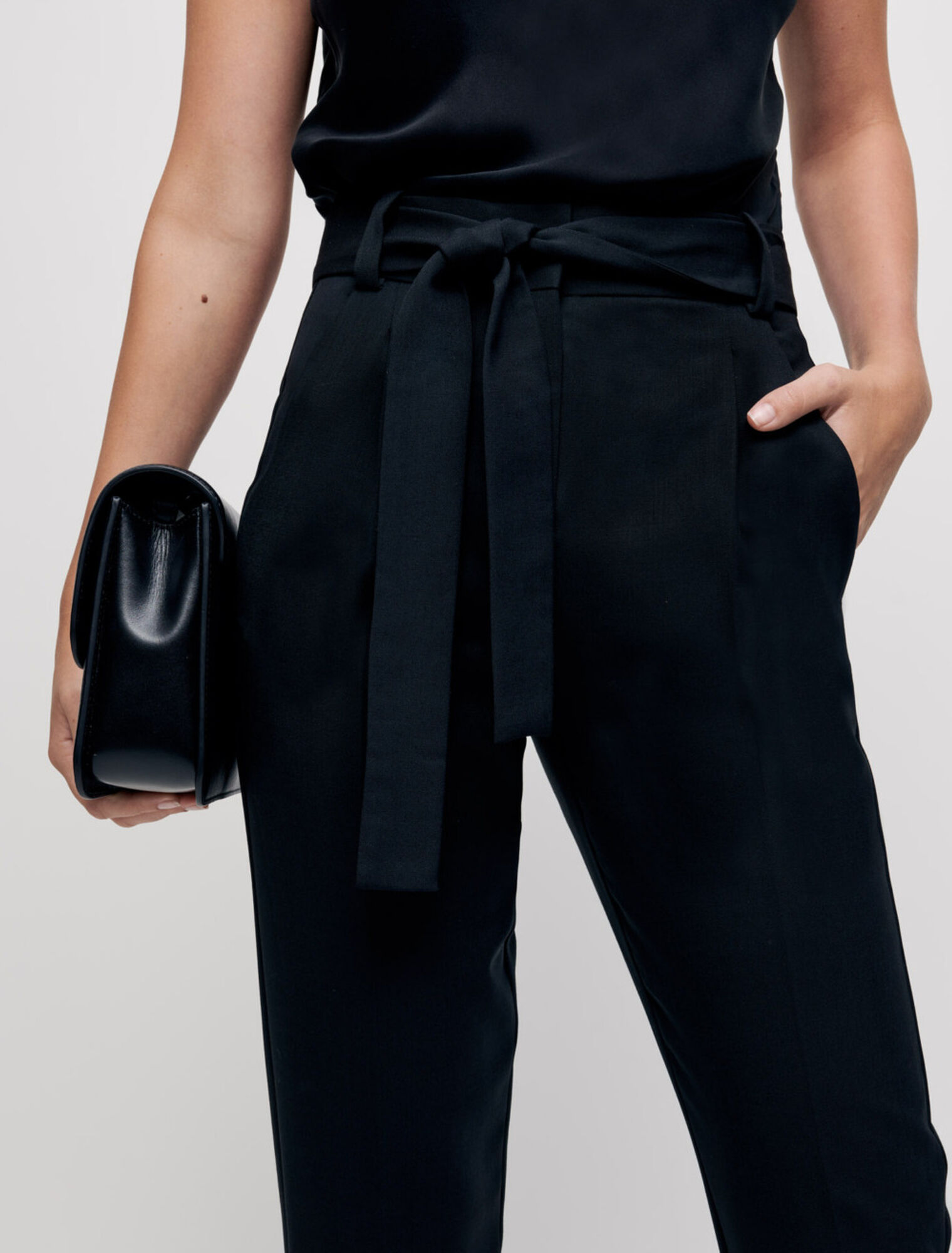High-waisted, belted pants