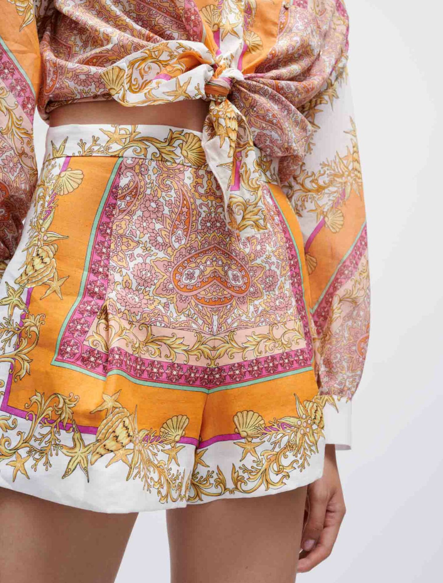 Linen shorts with scarf print