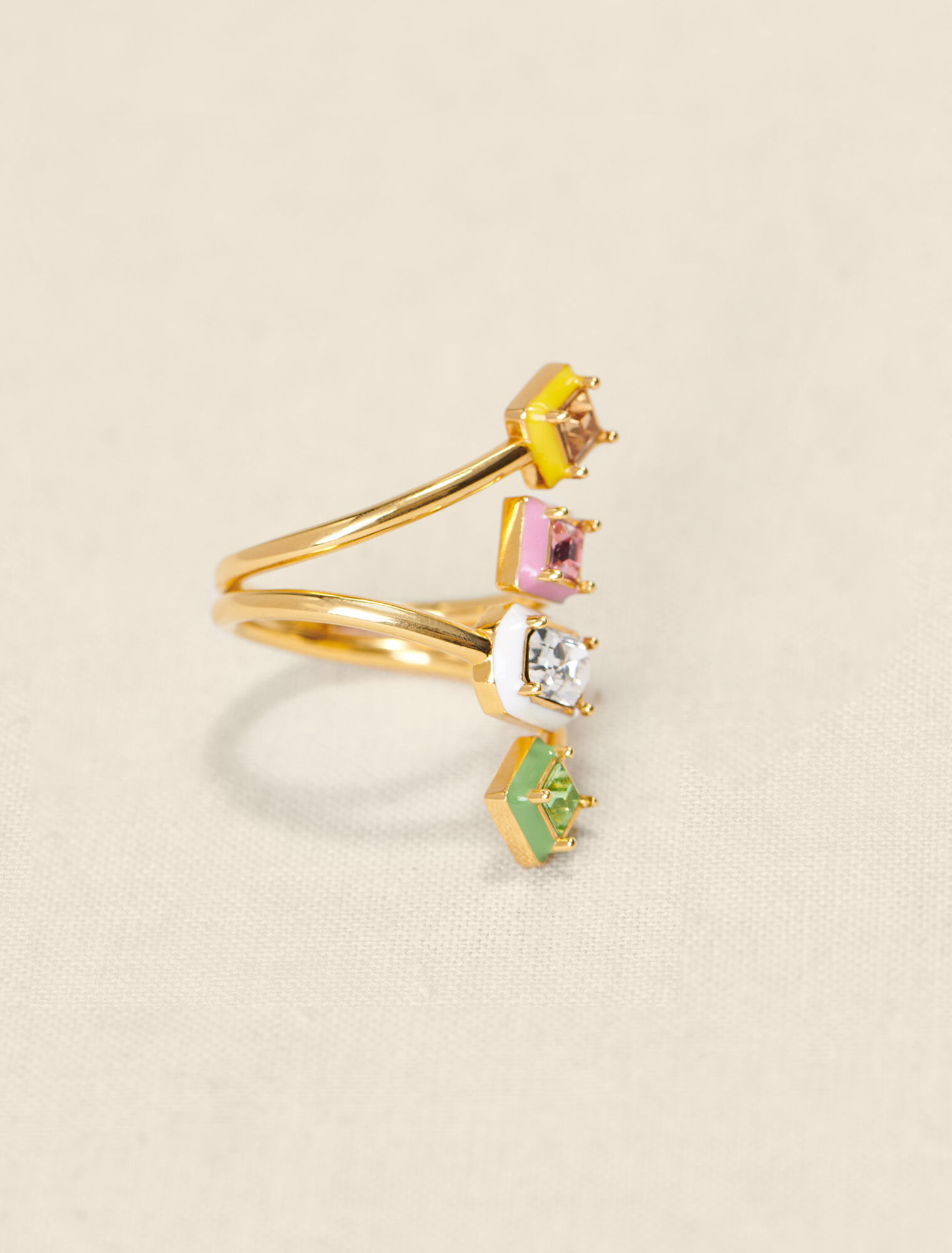 Ring with rhinestones and enamel