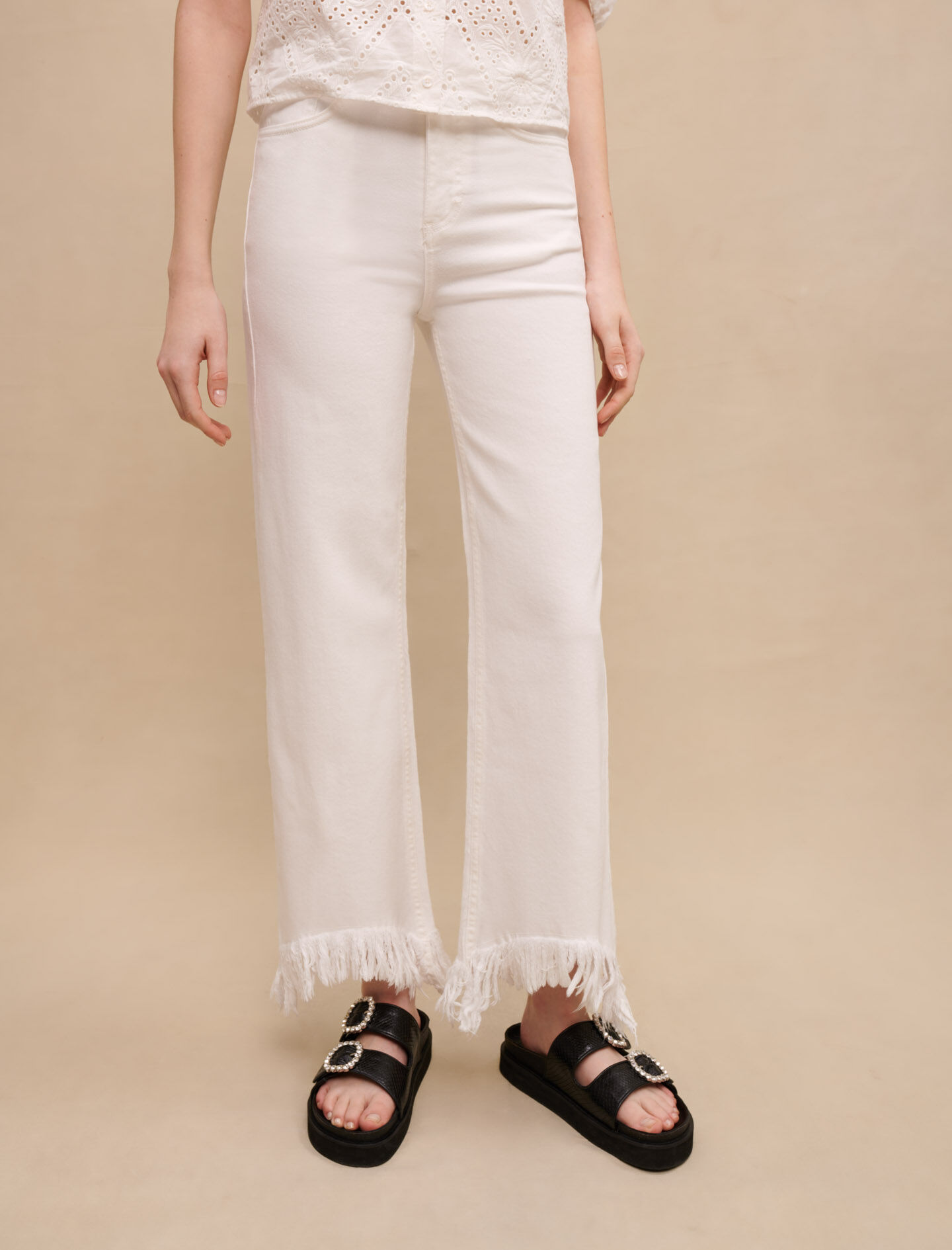 Straight-leg jeans, ripped at bottom