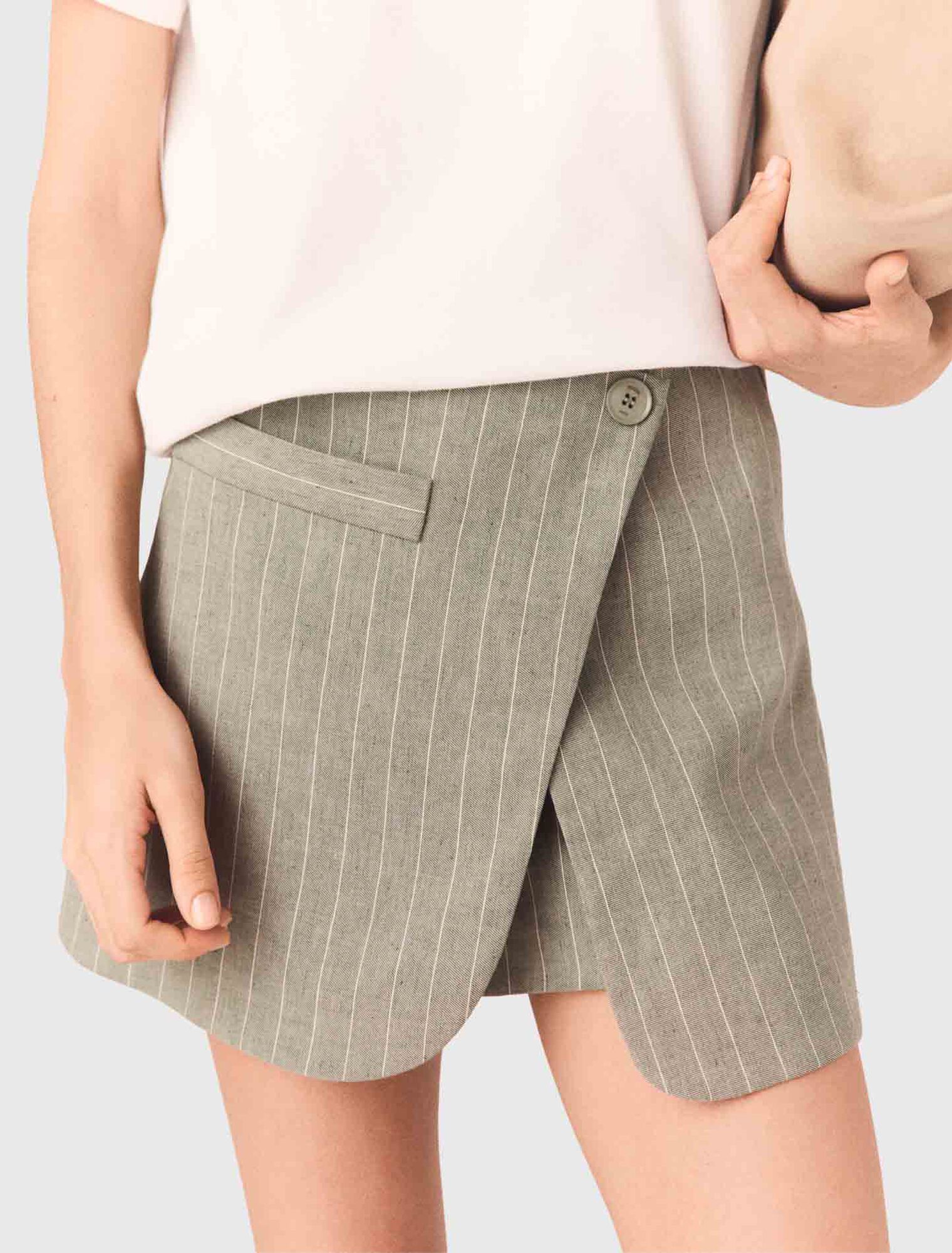 Layered linen blend shorts
